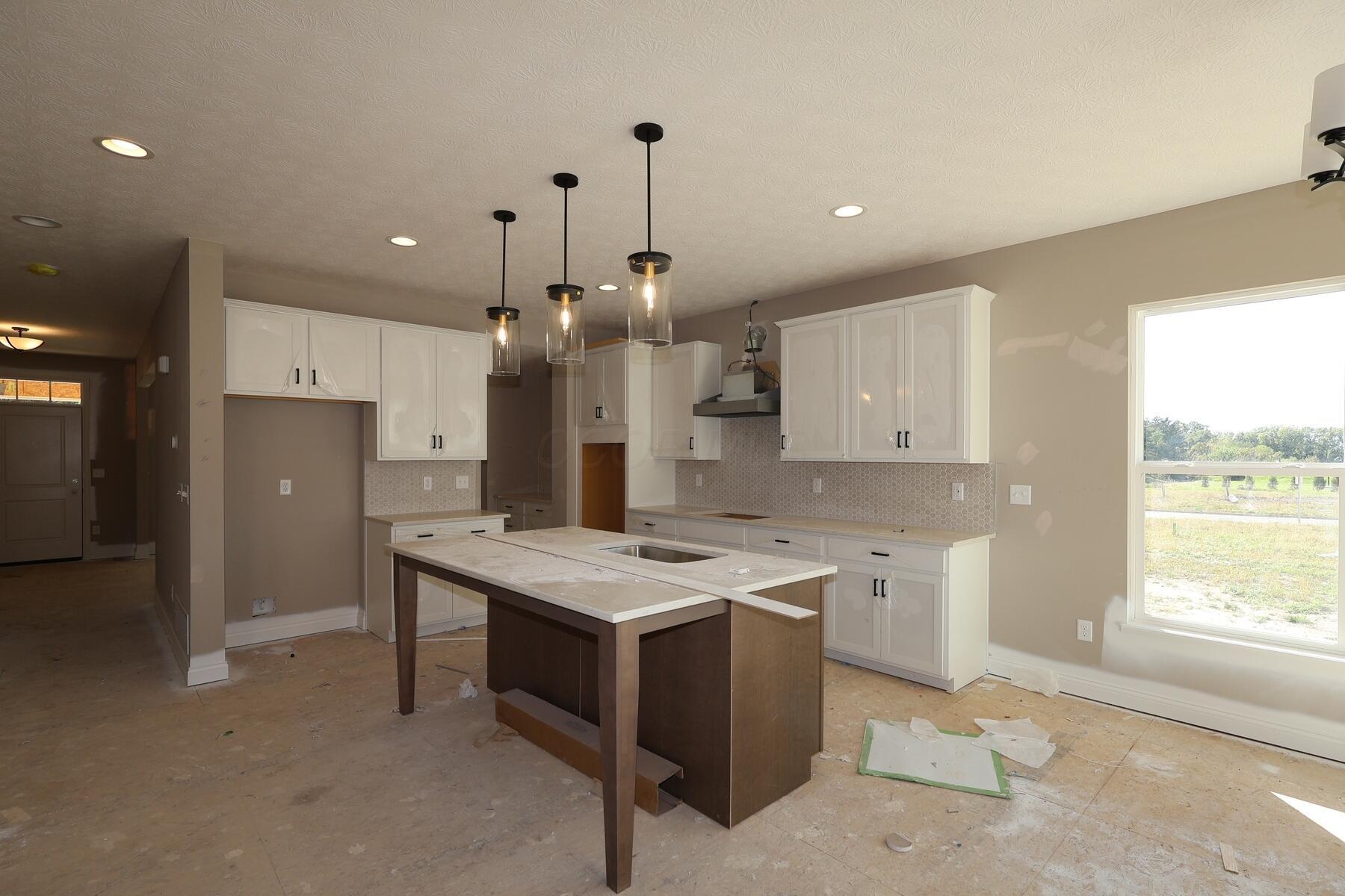 684 Fadley Loop E Property Photo 8