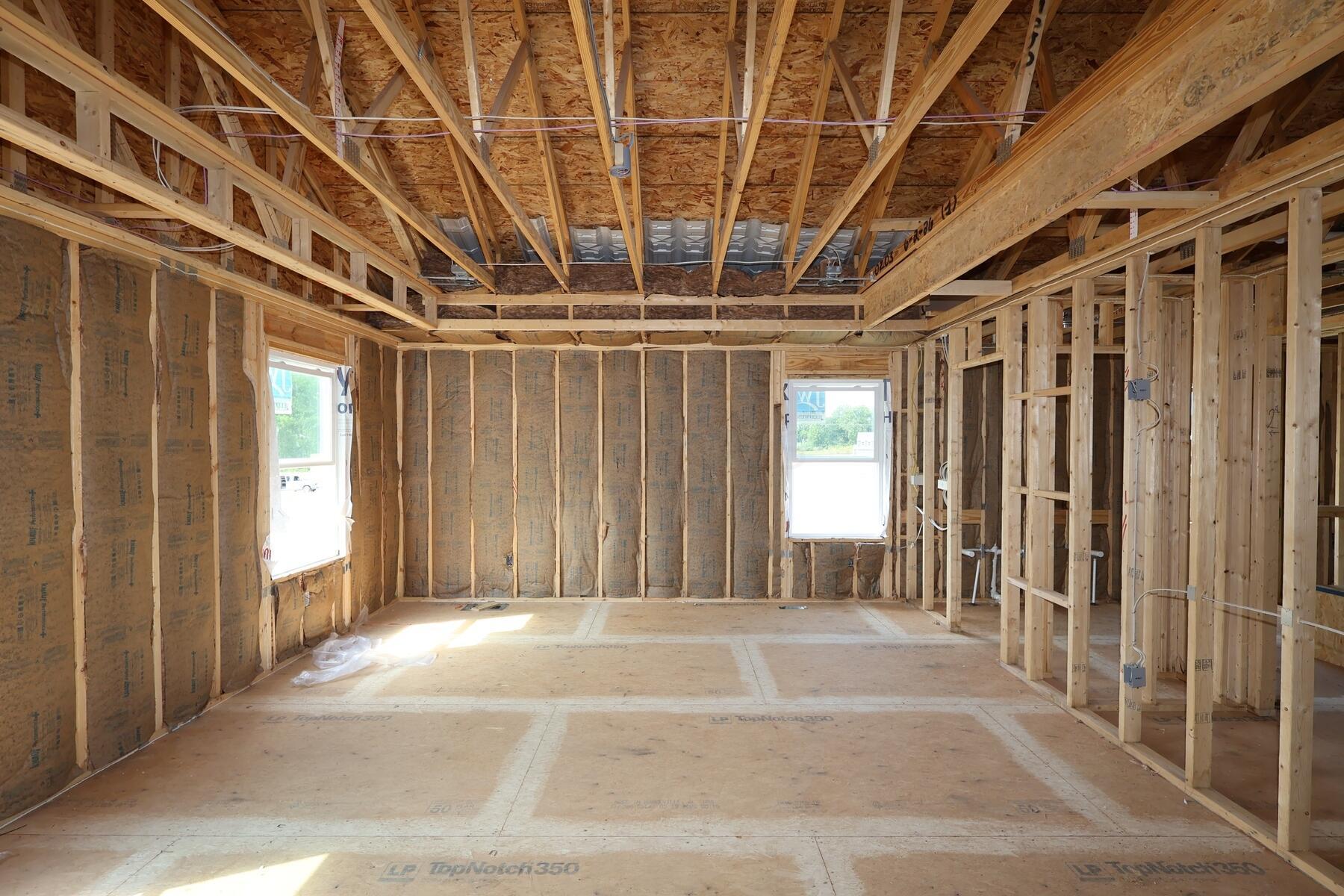 684 Fadley Loop E Property Photo 9
