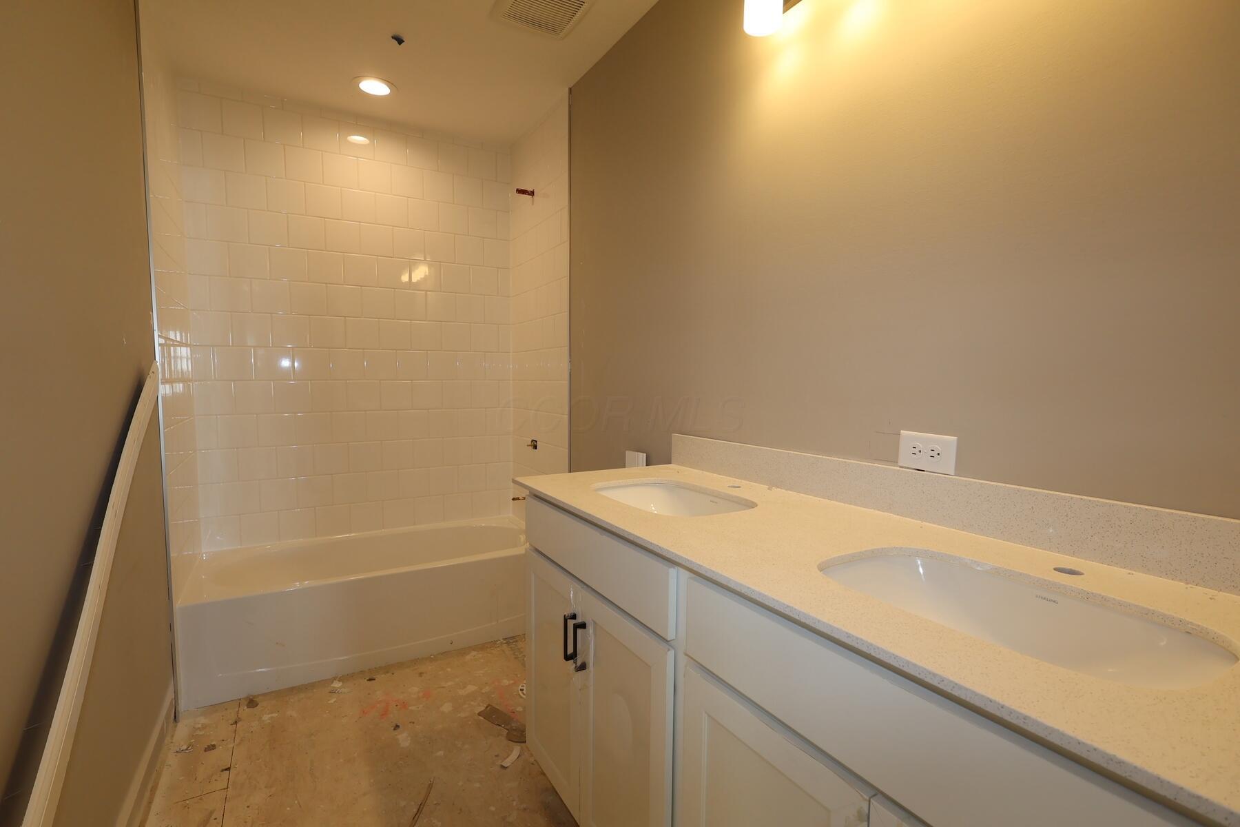 684 Fadley Loop E Property Photo 13