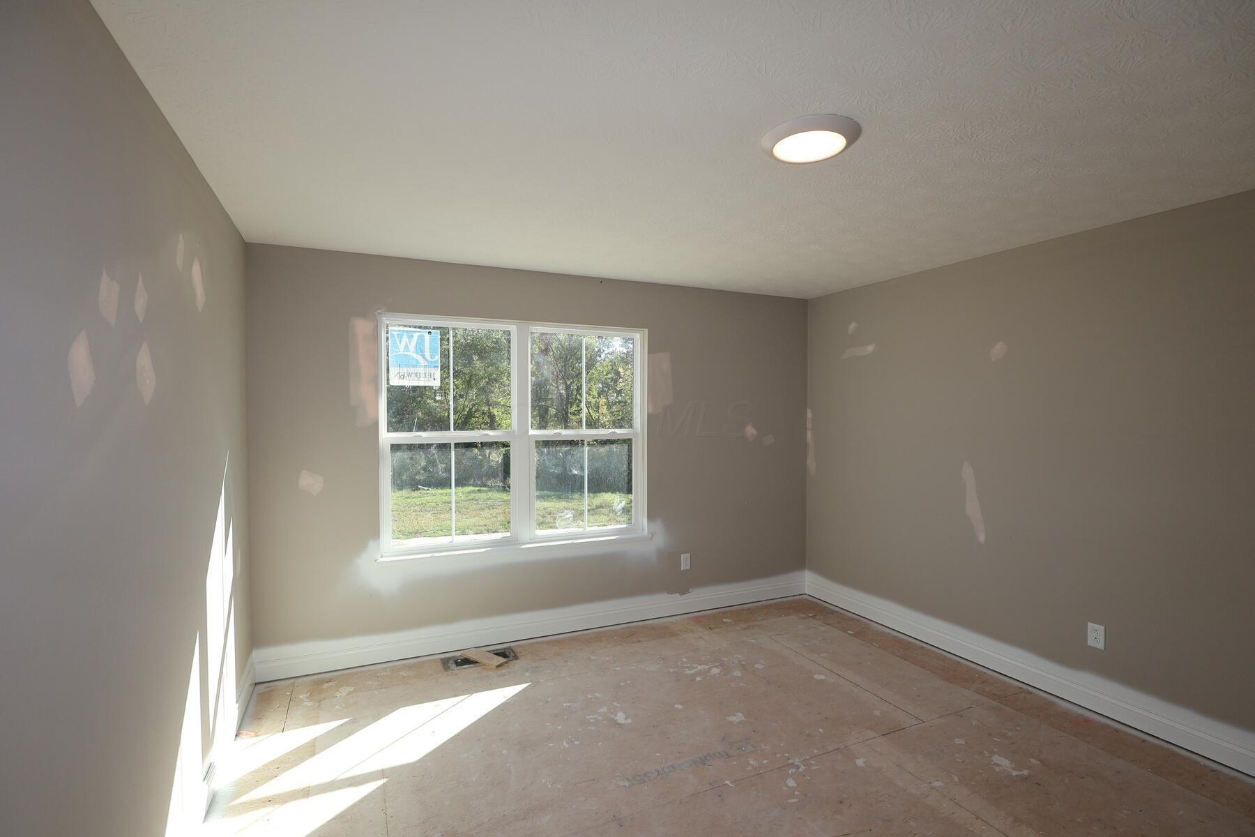684 Fadley Loop E Property Photo 16