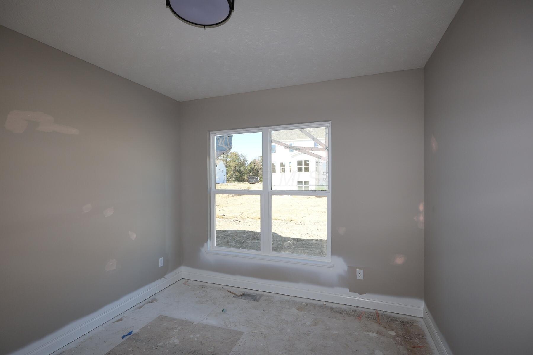 684 Fadley Loop E Property Photo 23