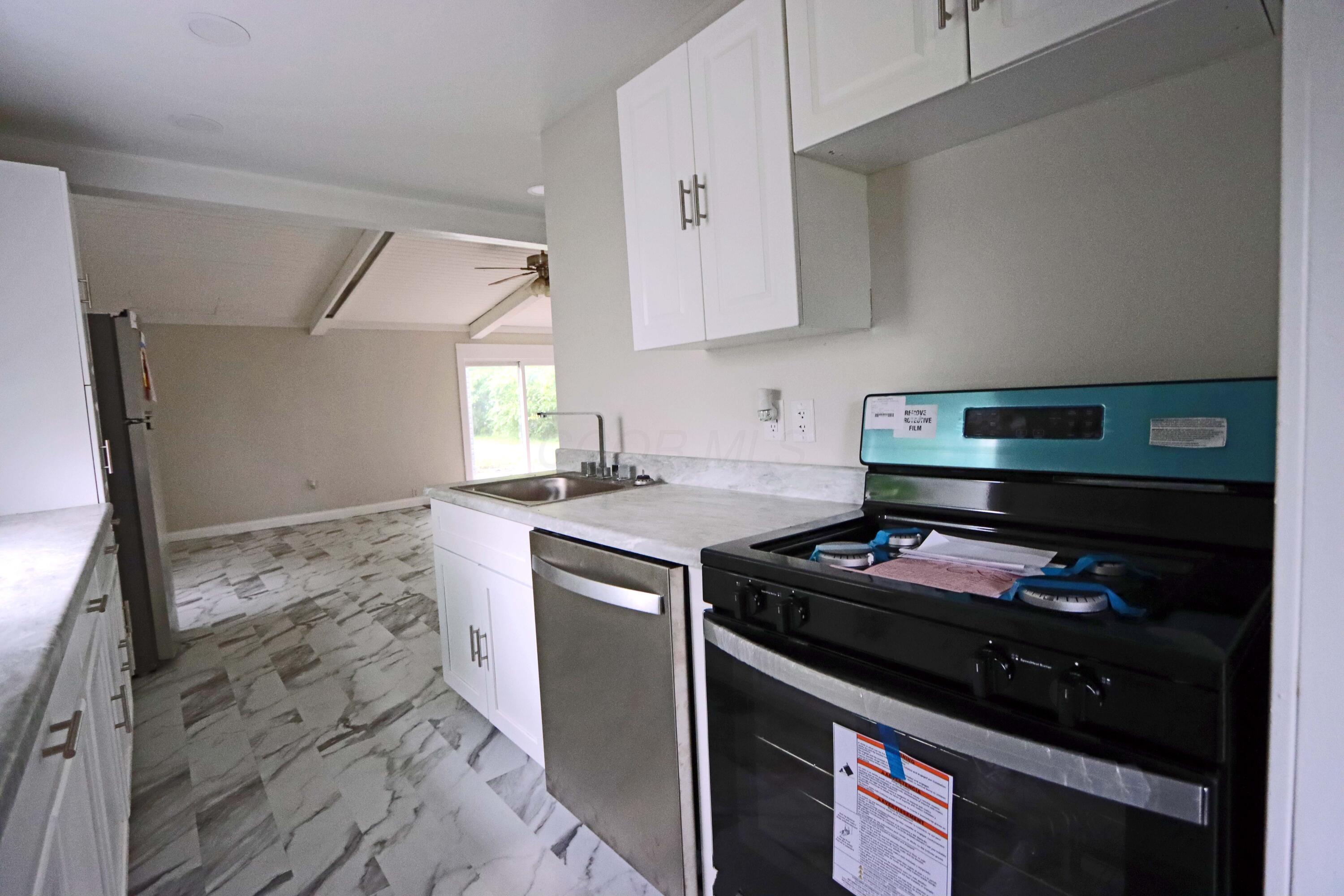 350 S Hampton Road Property Photo 6