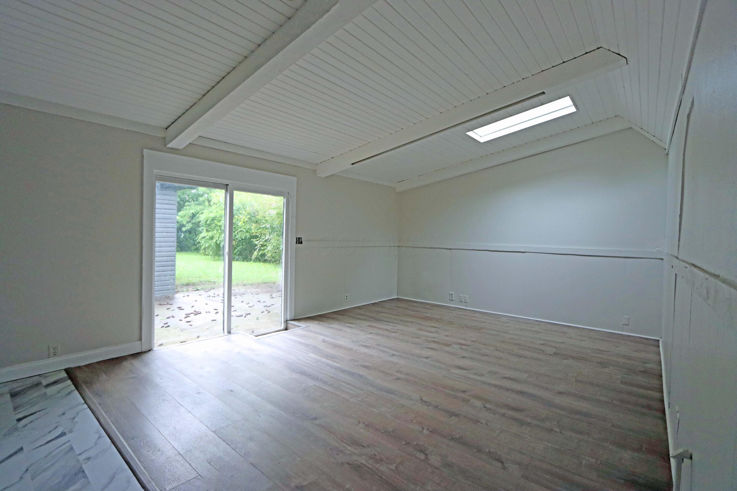 350 S Hampton Road Property Photo 12