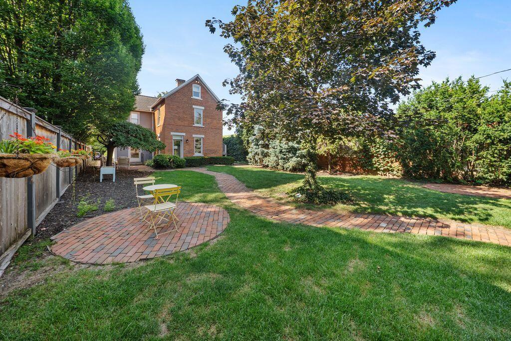 247 Lear Street Property Photo 1