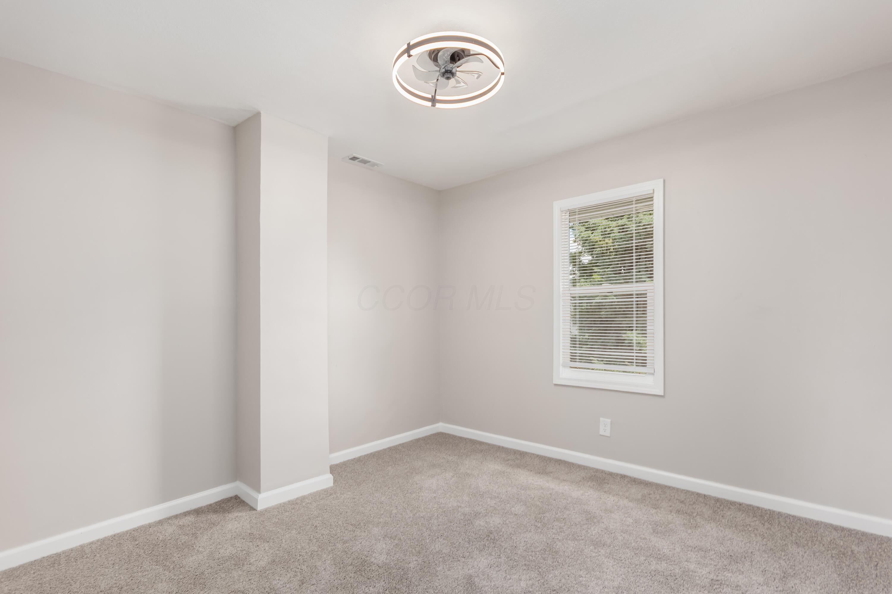135 N Powell Avenue Property Photo 28