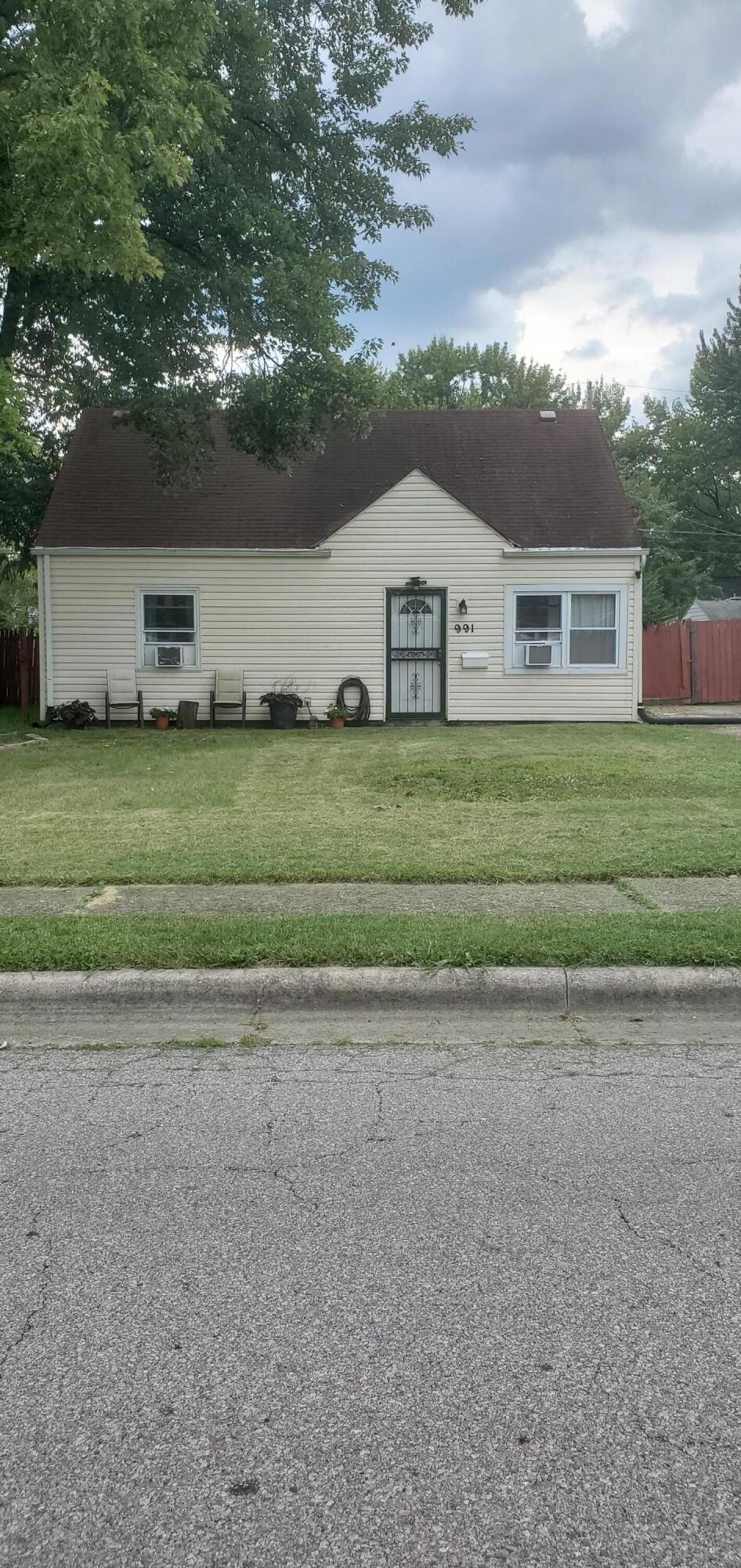 991 Dimson Drive E Property Photo 2