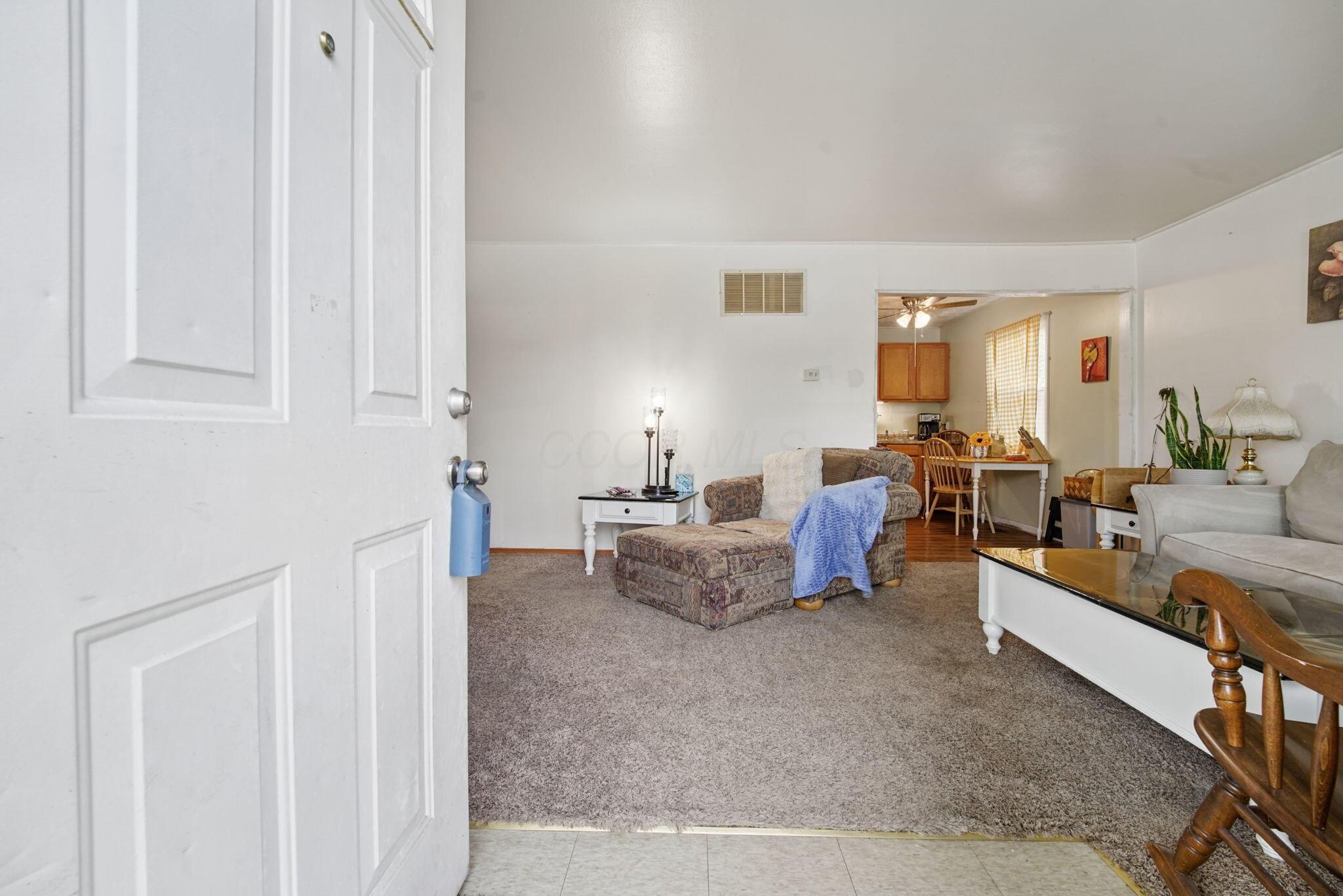 991 Dimson Drive E Property Photo 9