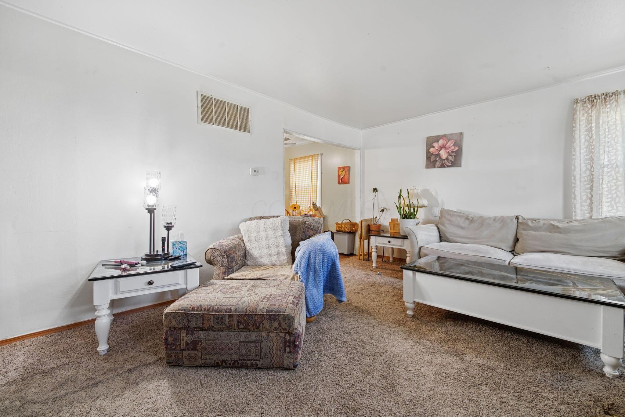 991 Dimson Drive E Property Photo 10