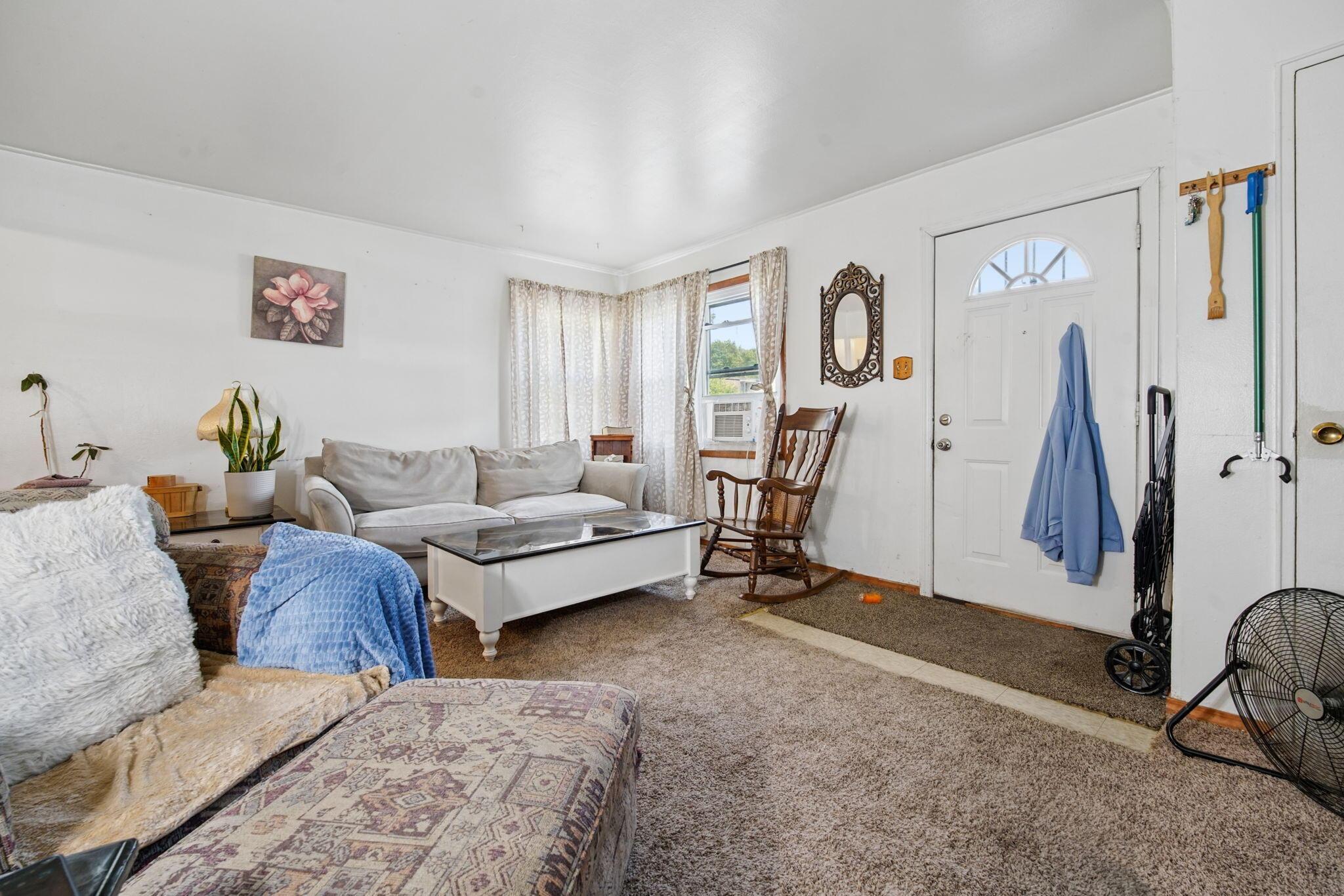 991 Dimson Drive E Property Photo 11