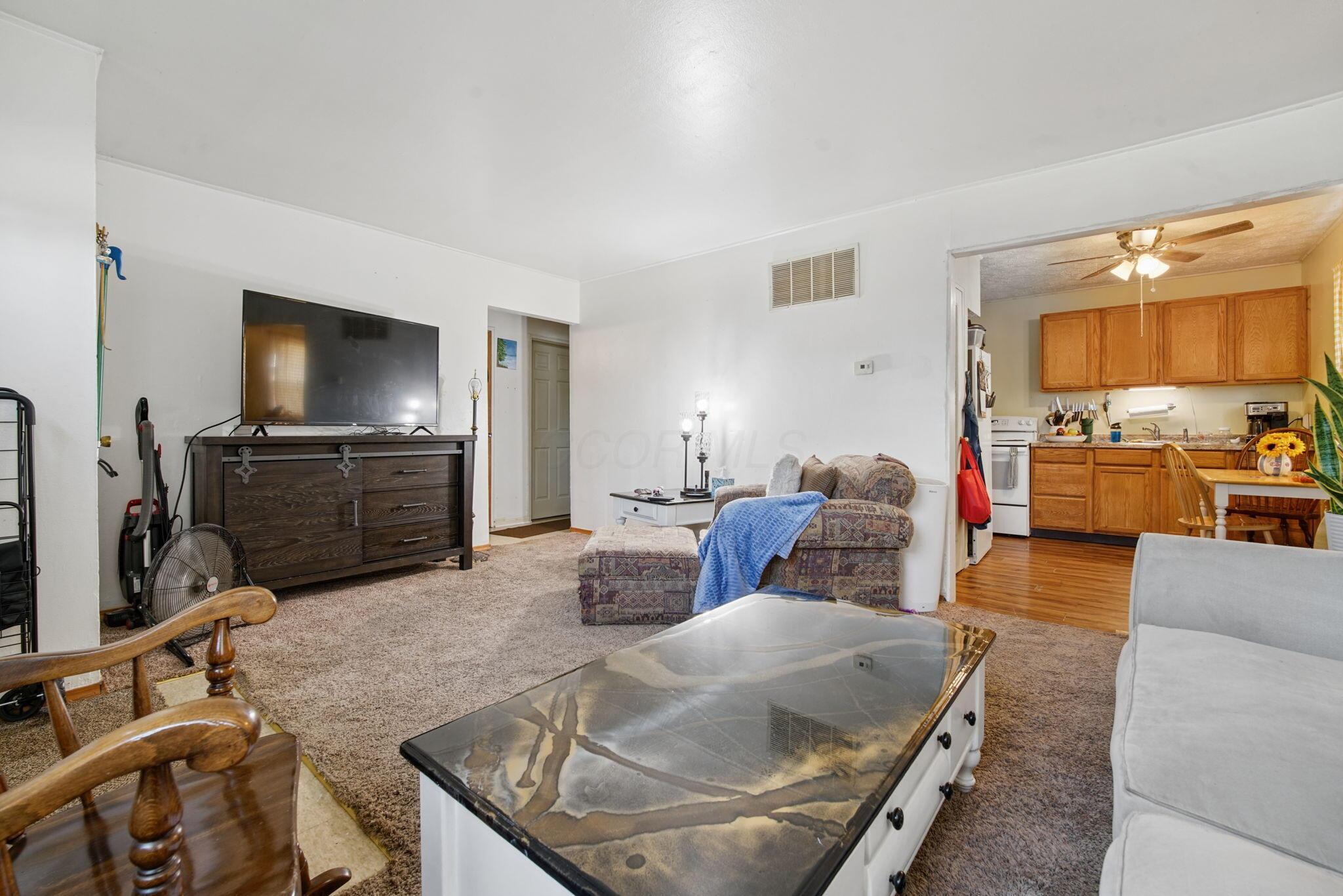 991 Dimson Drive E Property Photo 13