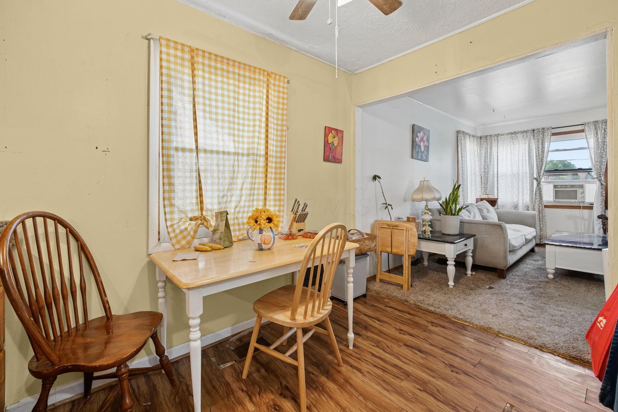 991 Dimson Drive E Property Photo 16