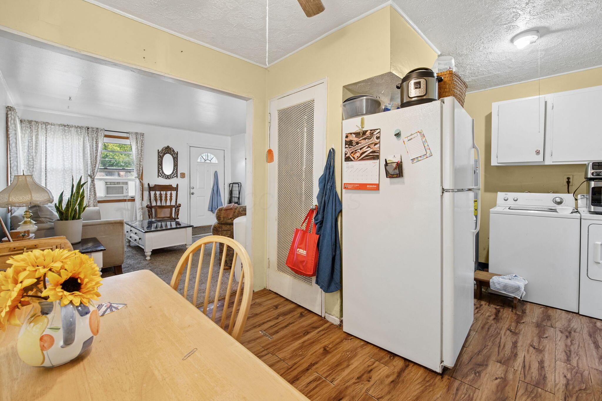 991 Dimson Drive E Property Photo 17
