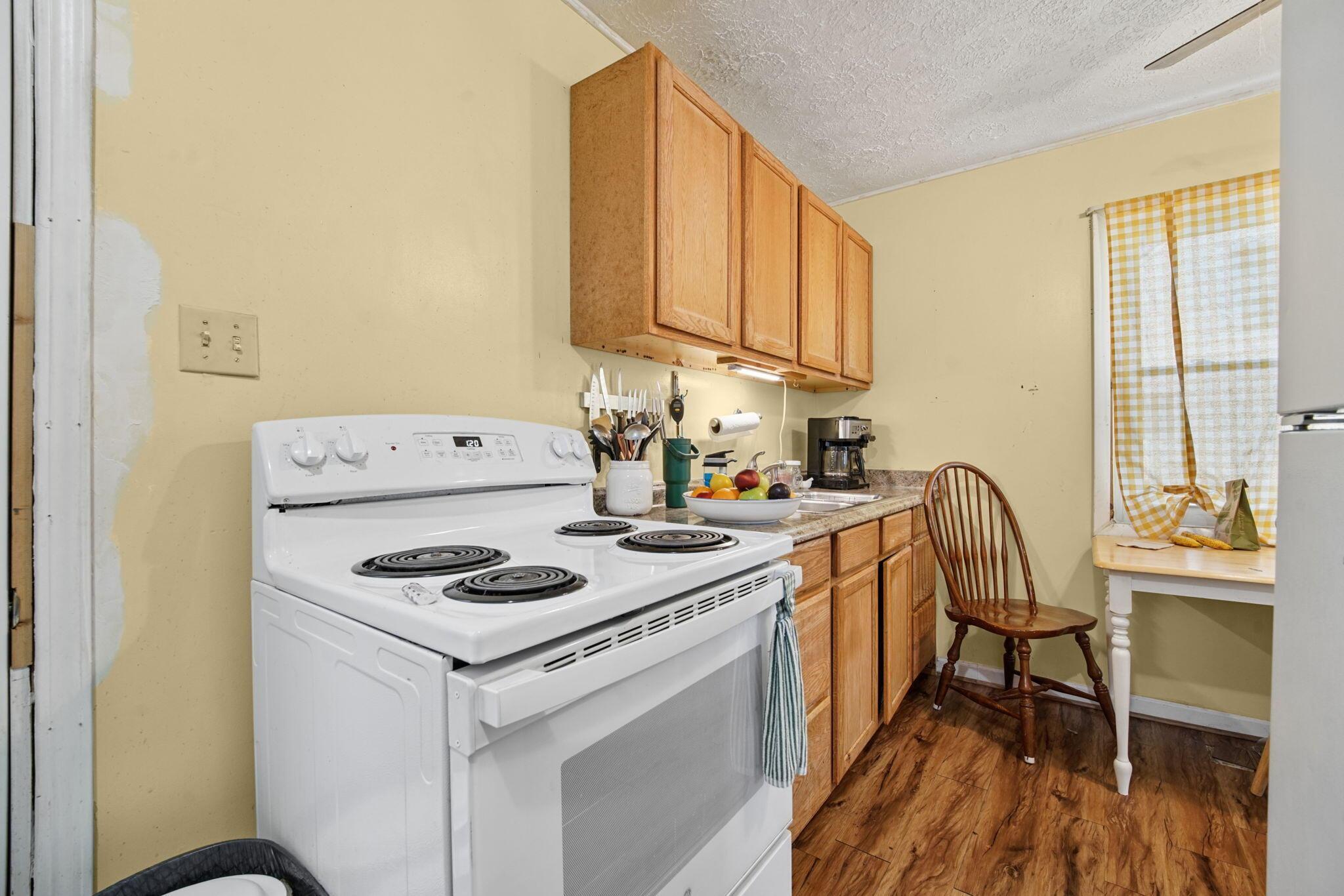 991 Dimson Drive E Property Photo 18