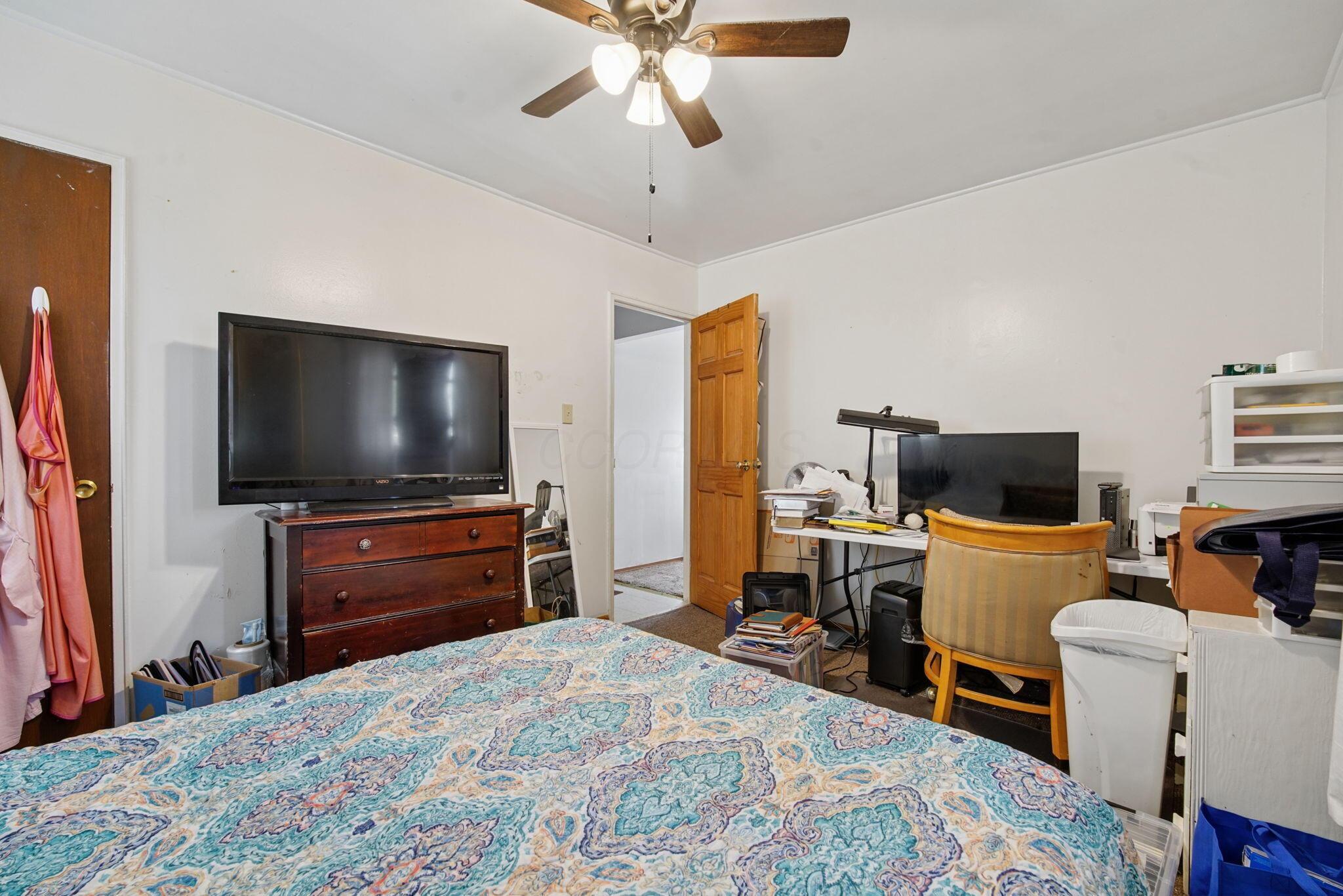 991 Dimson Drive E Property Photo 22