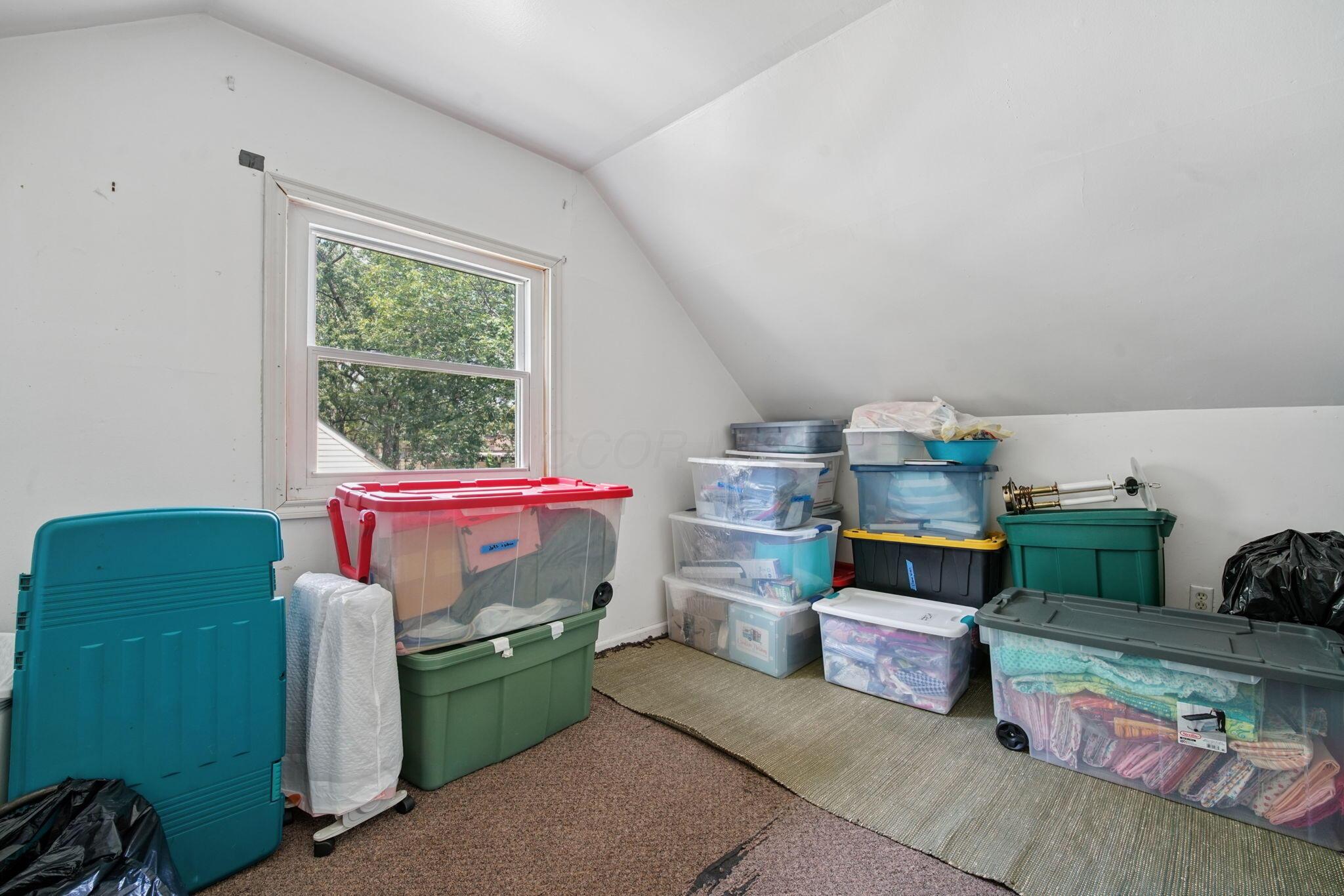 991 Dimson Drive E Property Photo 23