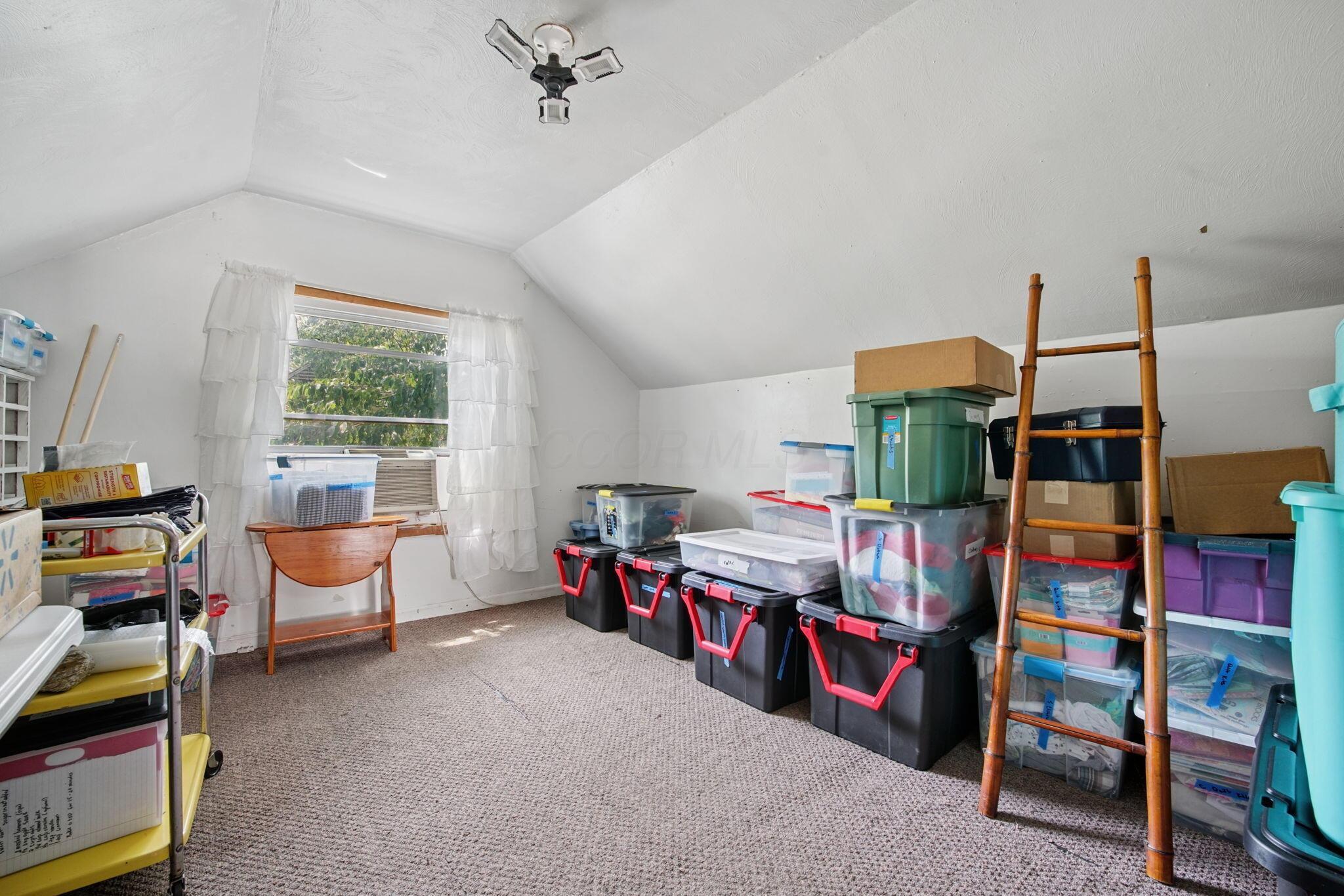991 Dimson Drive E Property Photo 25