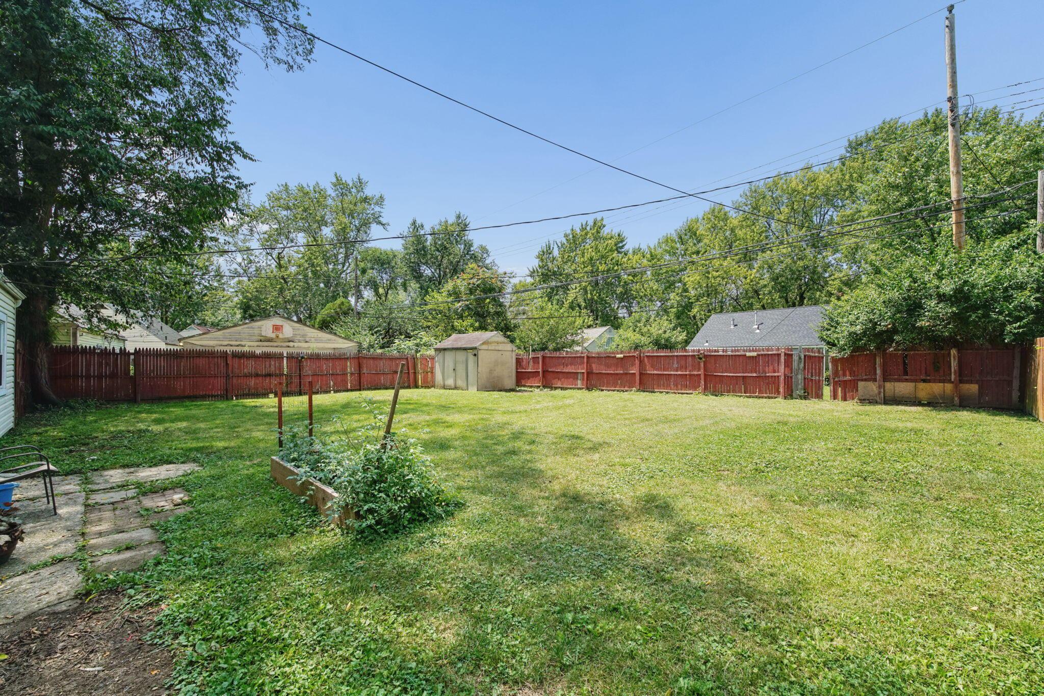 991 Dimson Drive E Property Photo 27