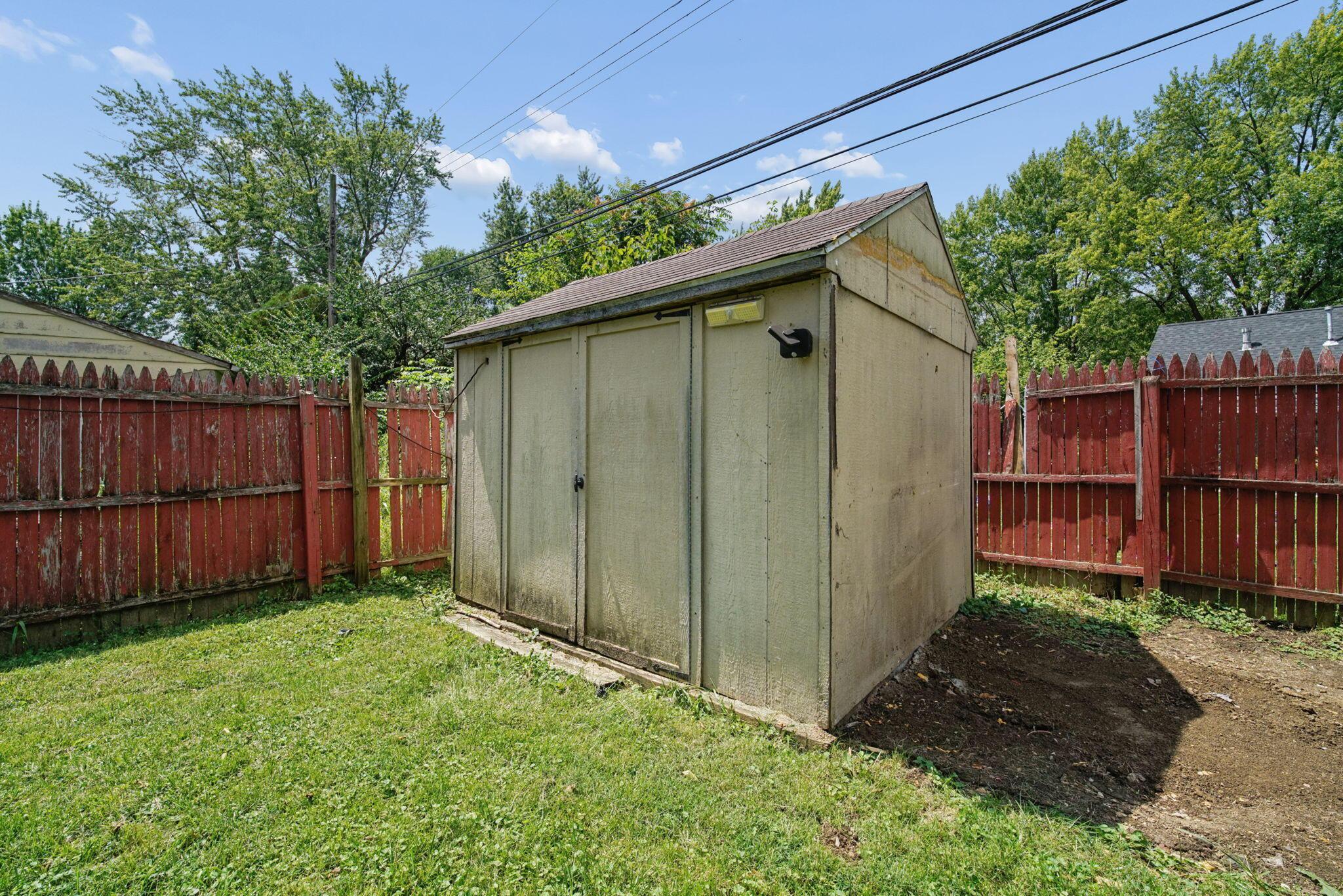 991 Dimson Drive E Property Photo 29
