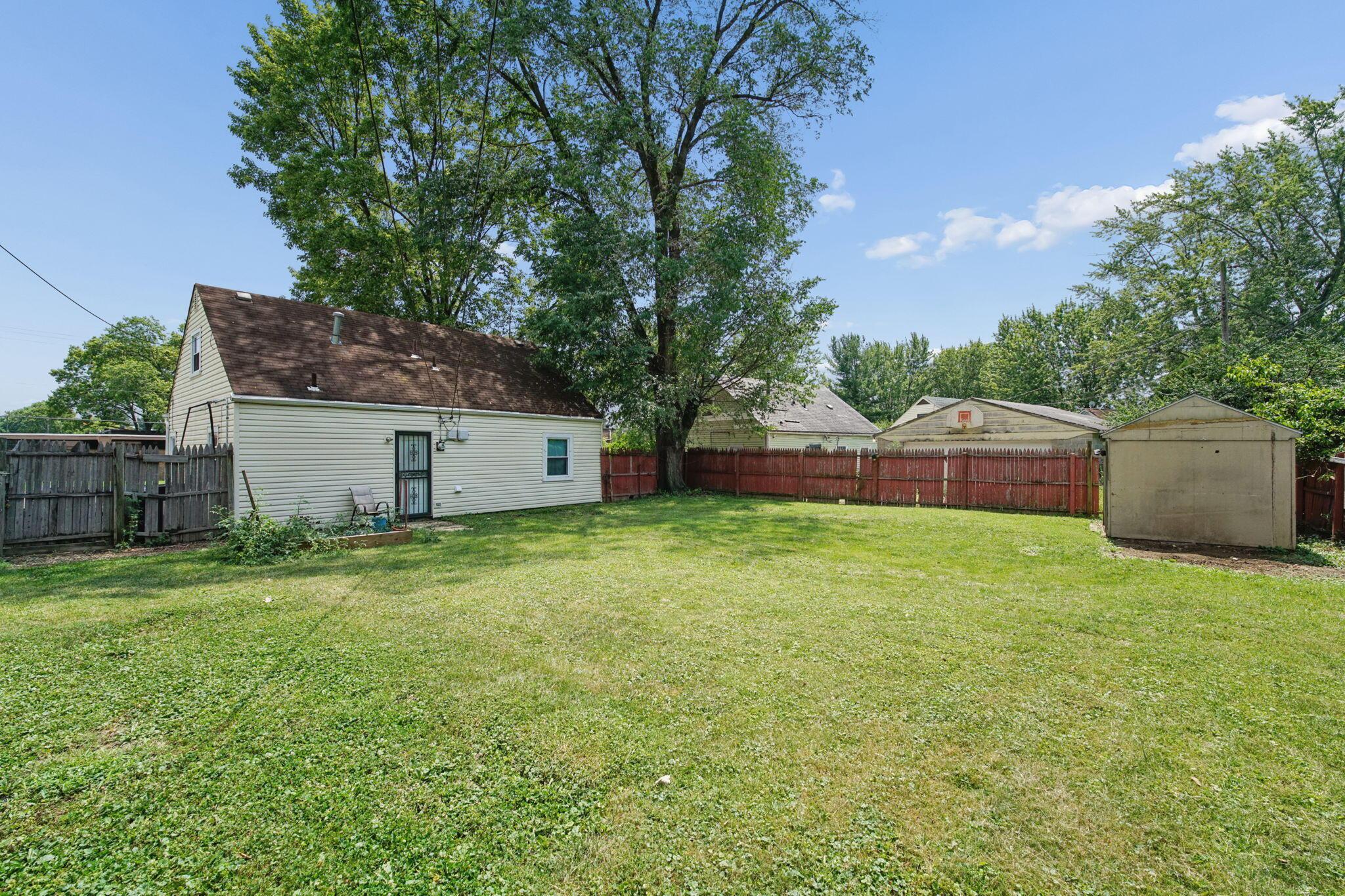 991 Dimson Drive E Property Photo 31