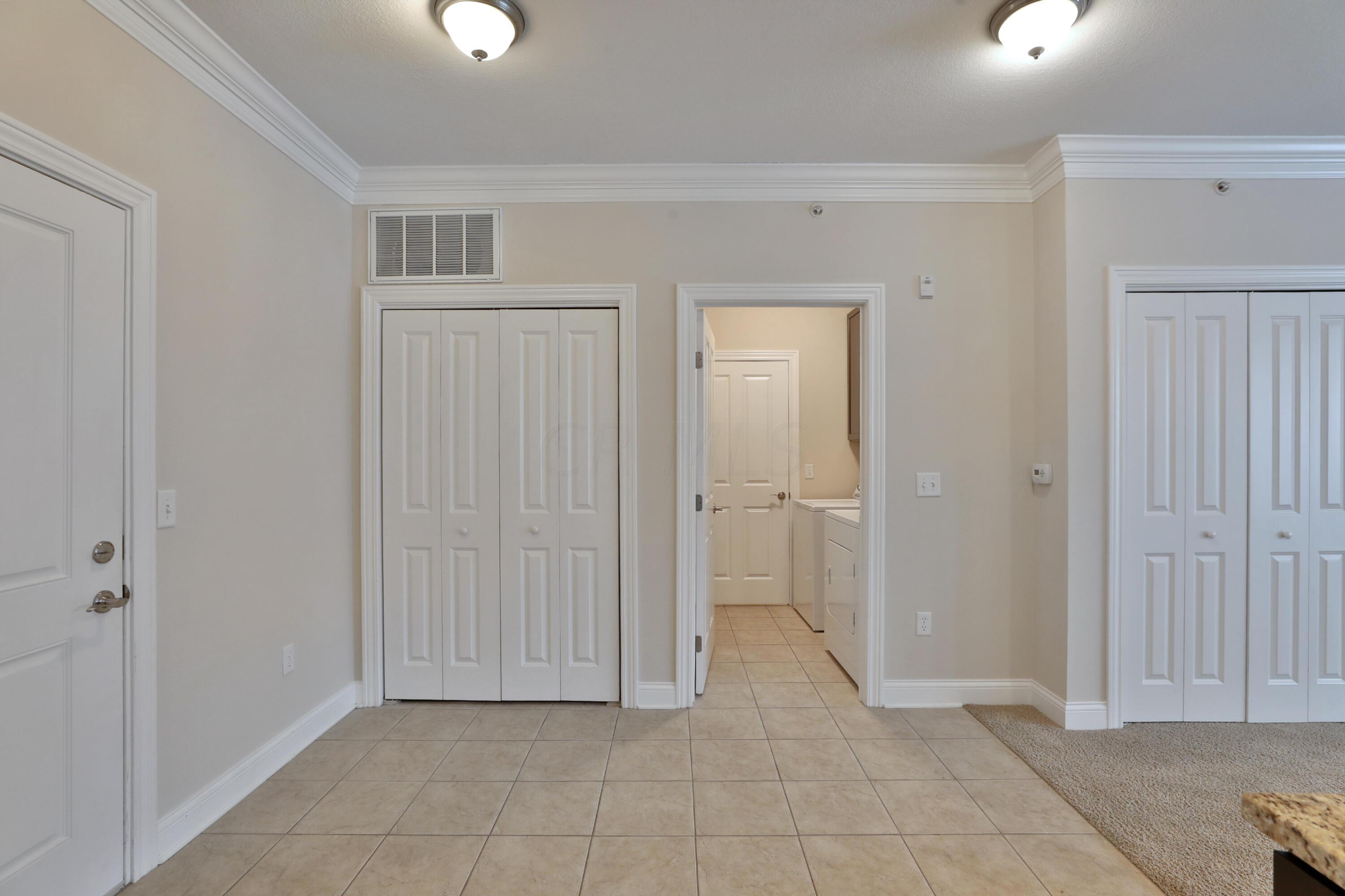 960 Perry Street, 207 Property Photo 10