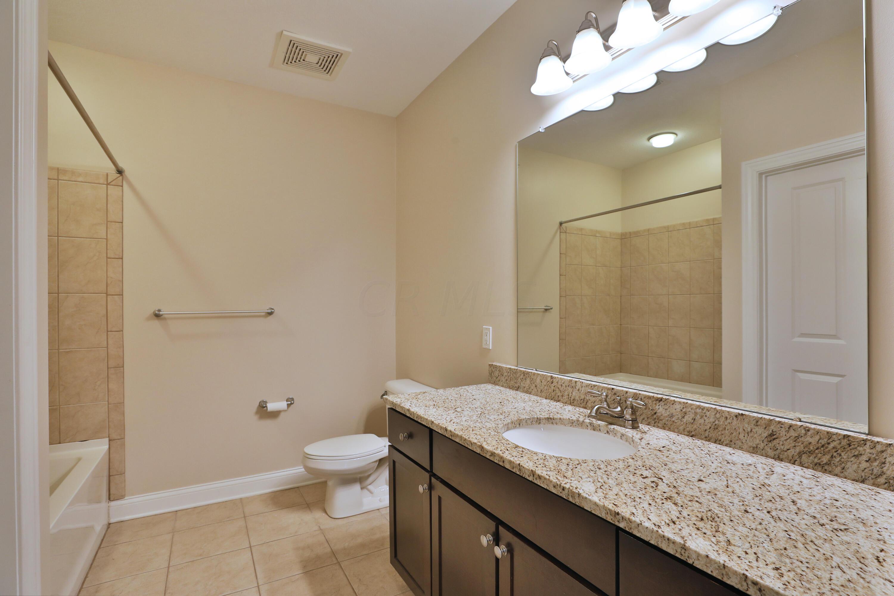 960 Perry Street, 207 Property Photo 19