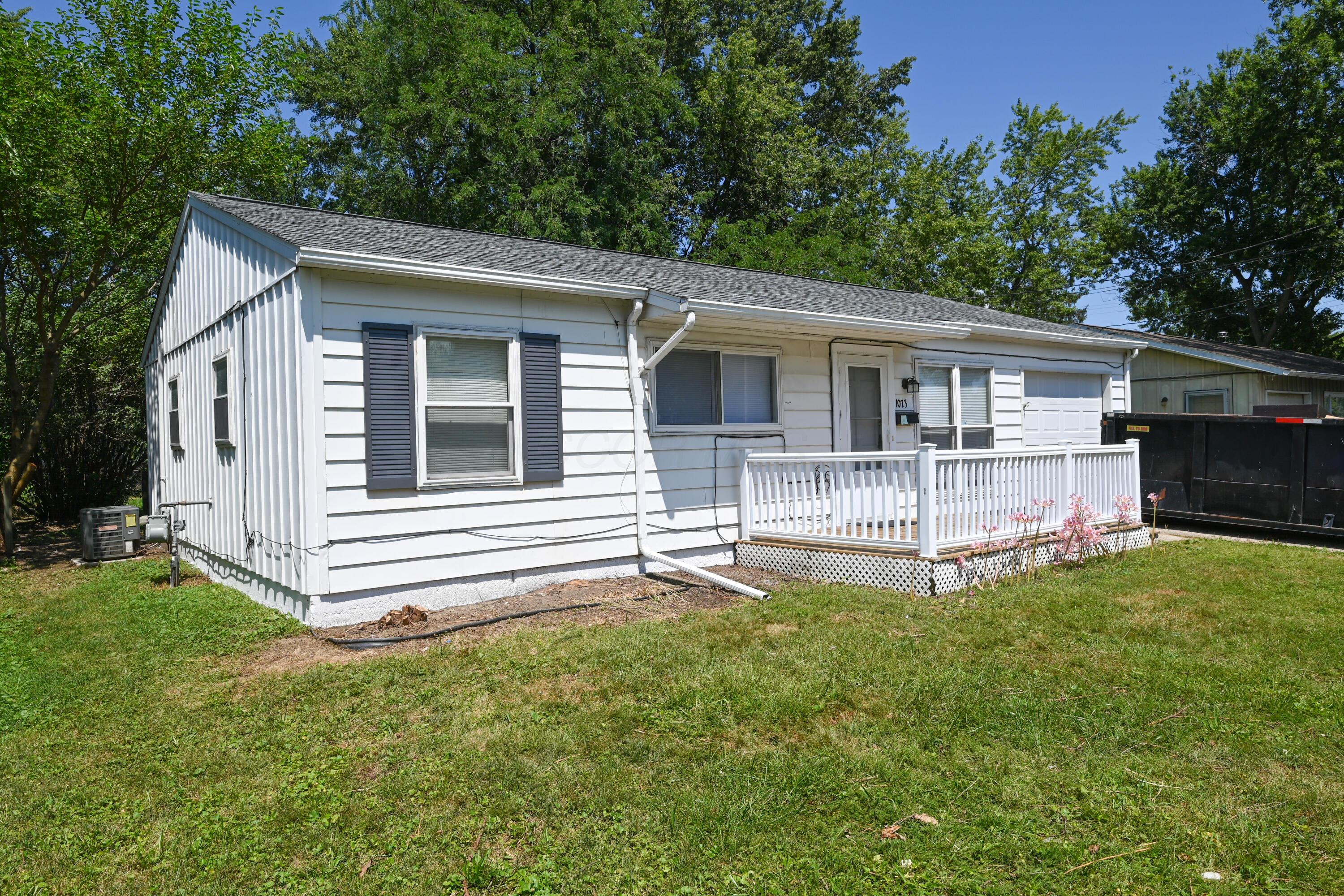 1073 Richmond Avenue Property Photo 1