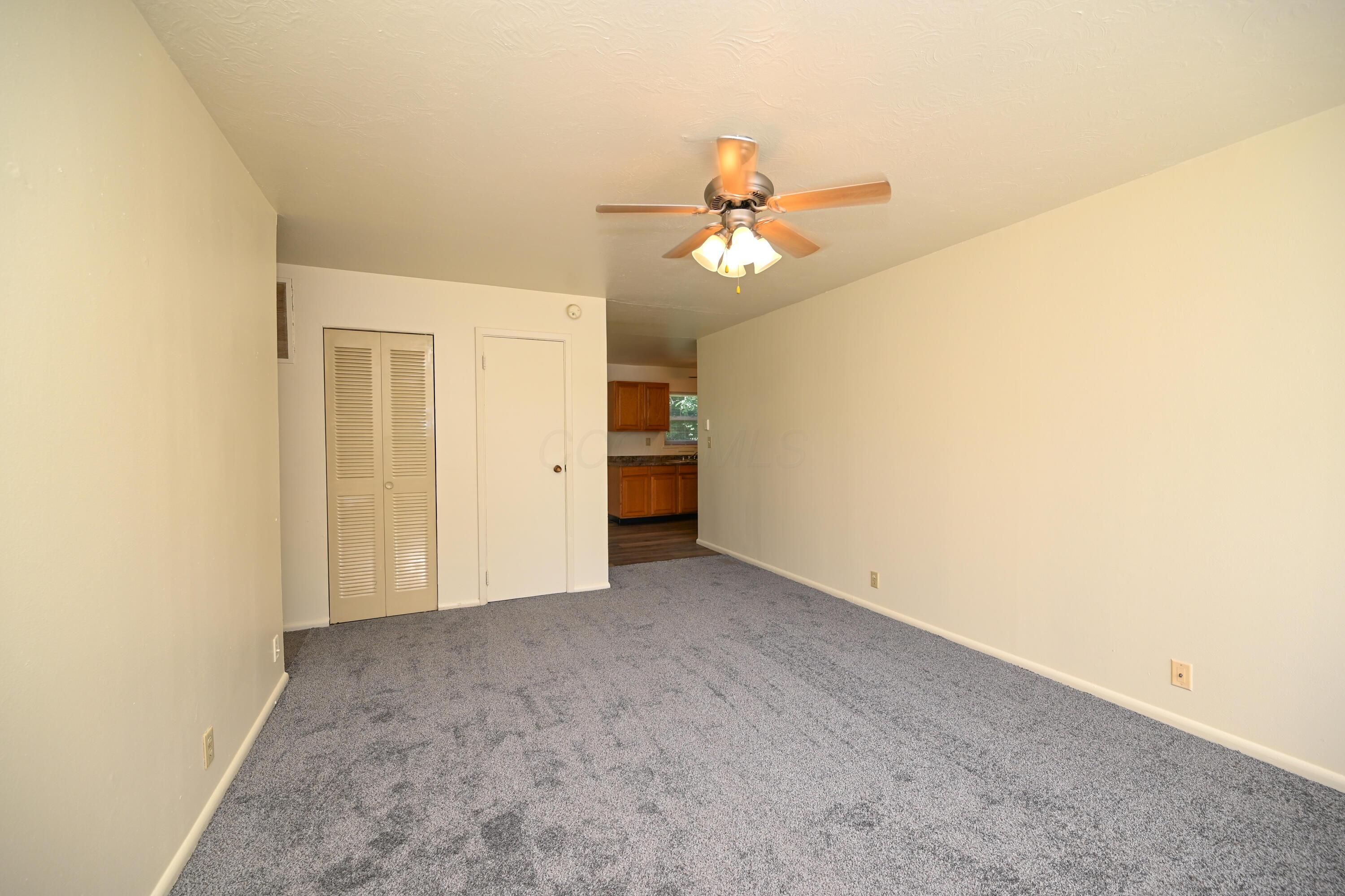 1073 Richmond Avenue Property Photo 5