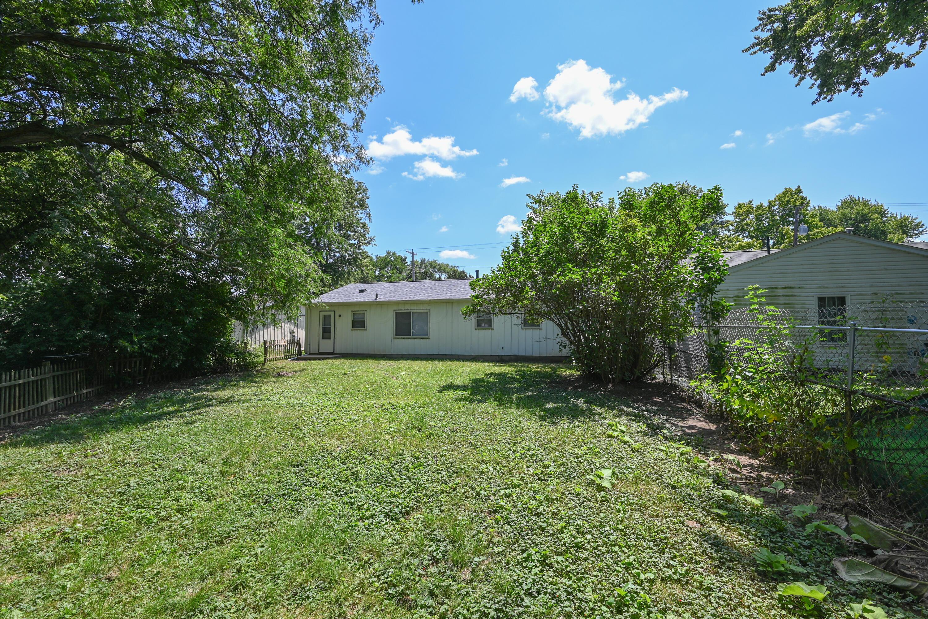 1073 Richmond Avenue Property Photo 20