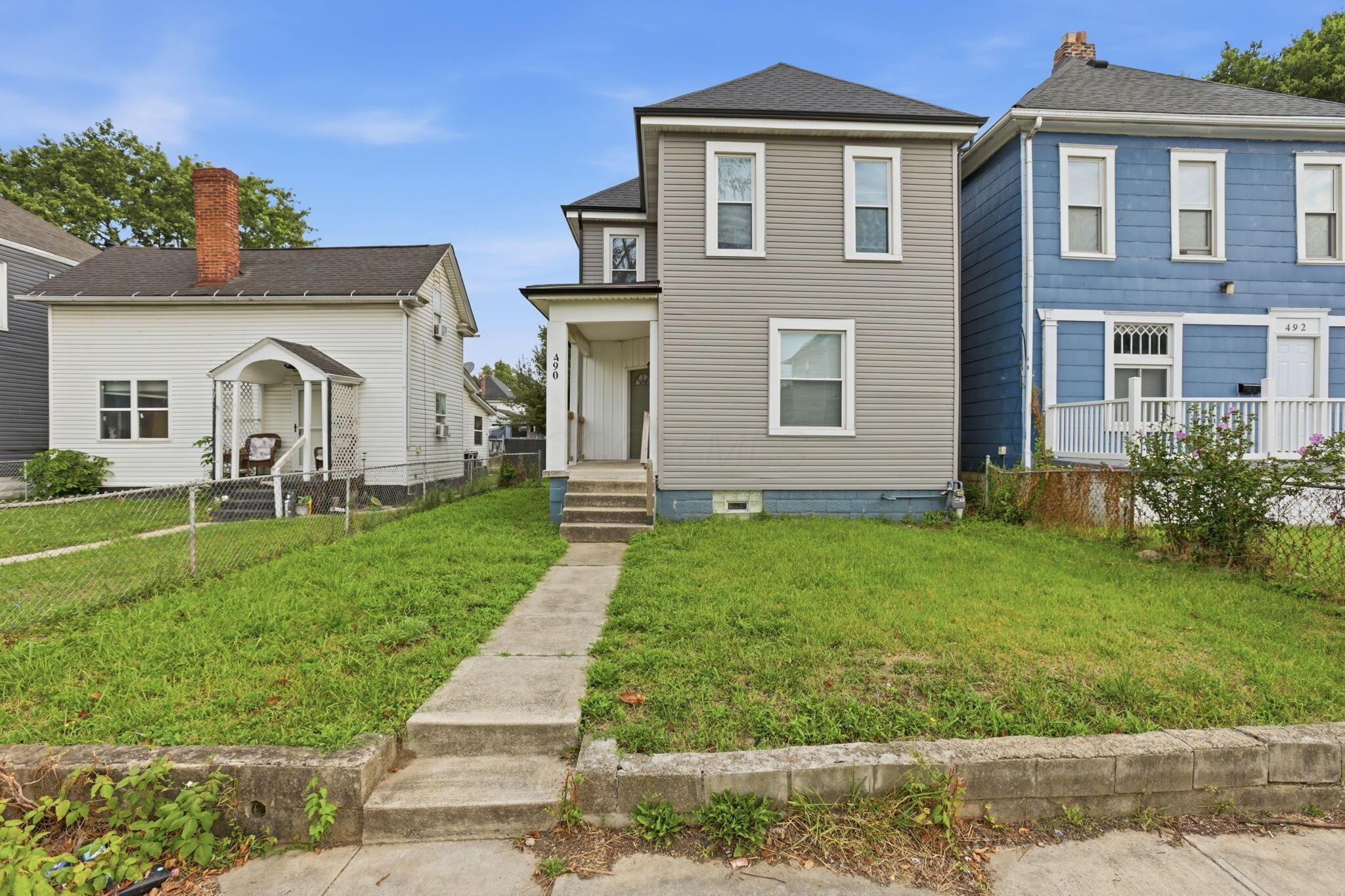 490 E Markison Avenue Property Photo 1
