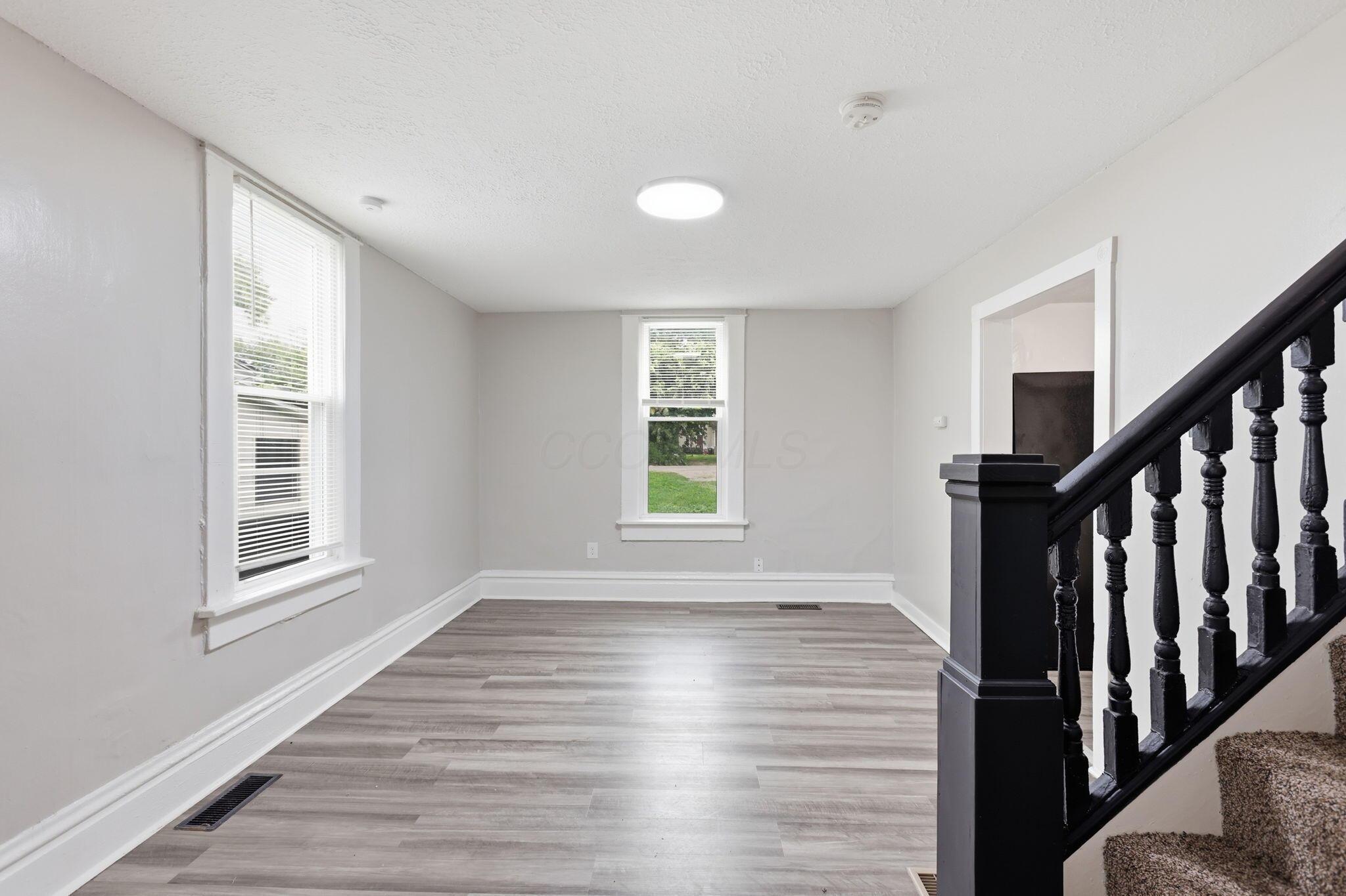 490 E Markison Avenue Property Photo 6