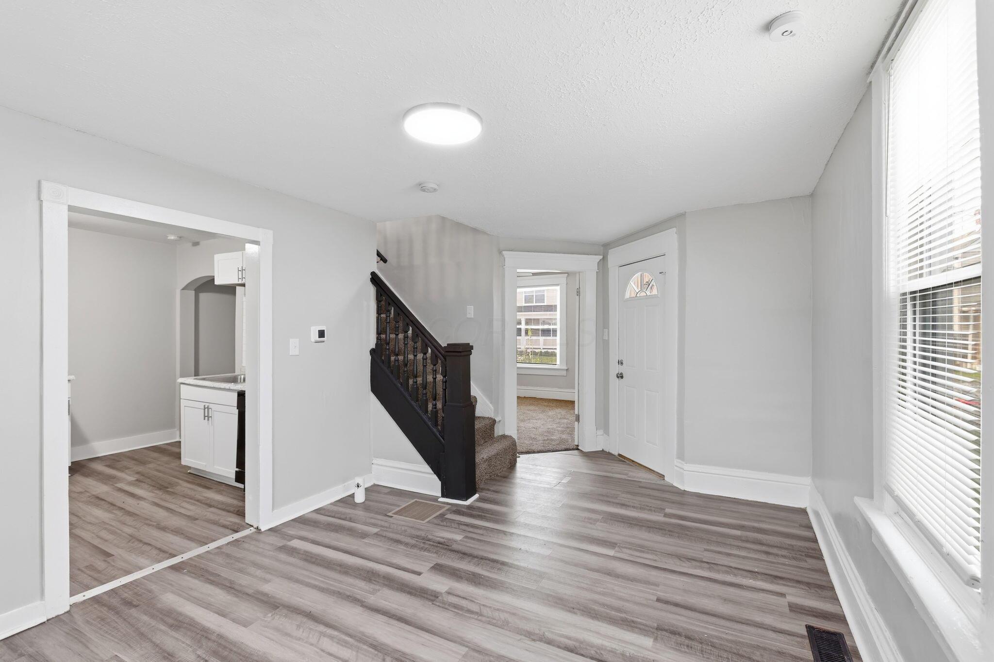 490 E Markison Avenue Property Photo 8