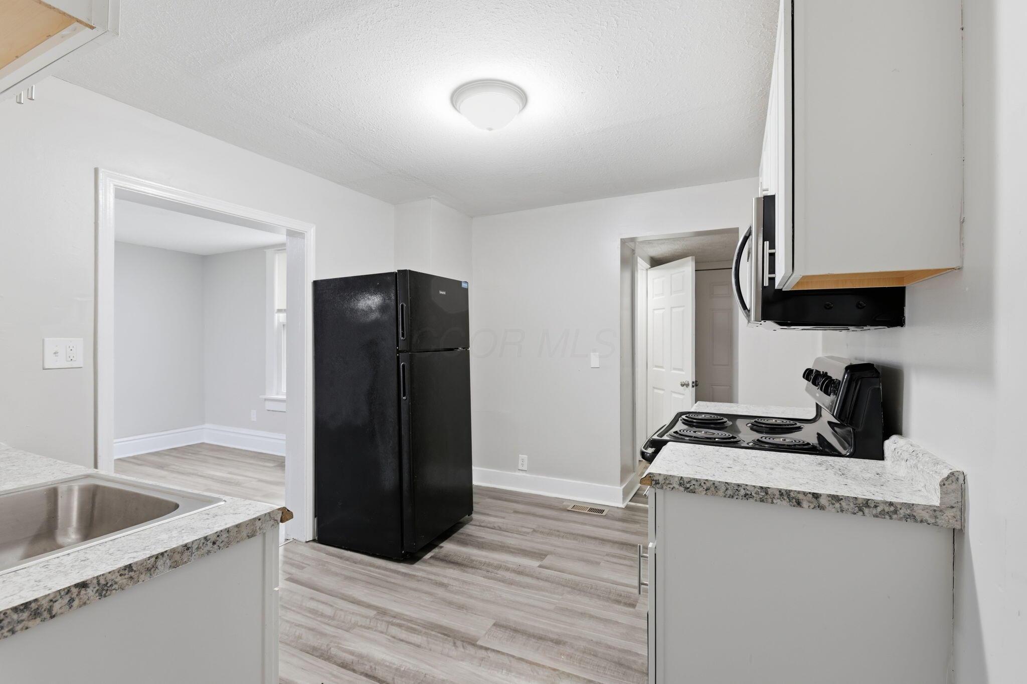 490 E Markison Avenue Property Photo 15