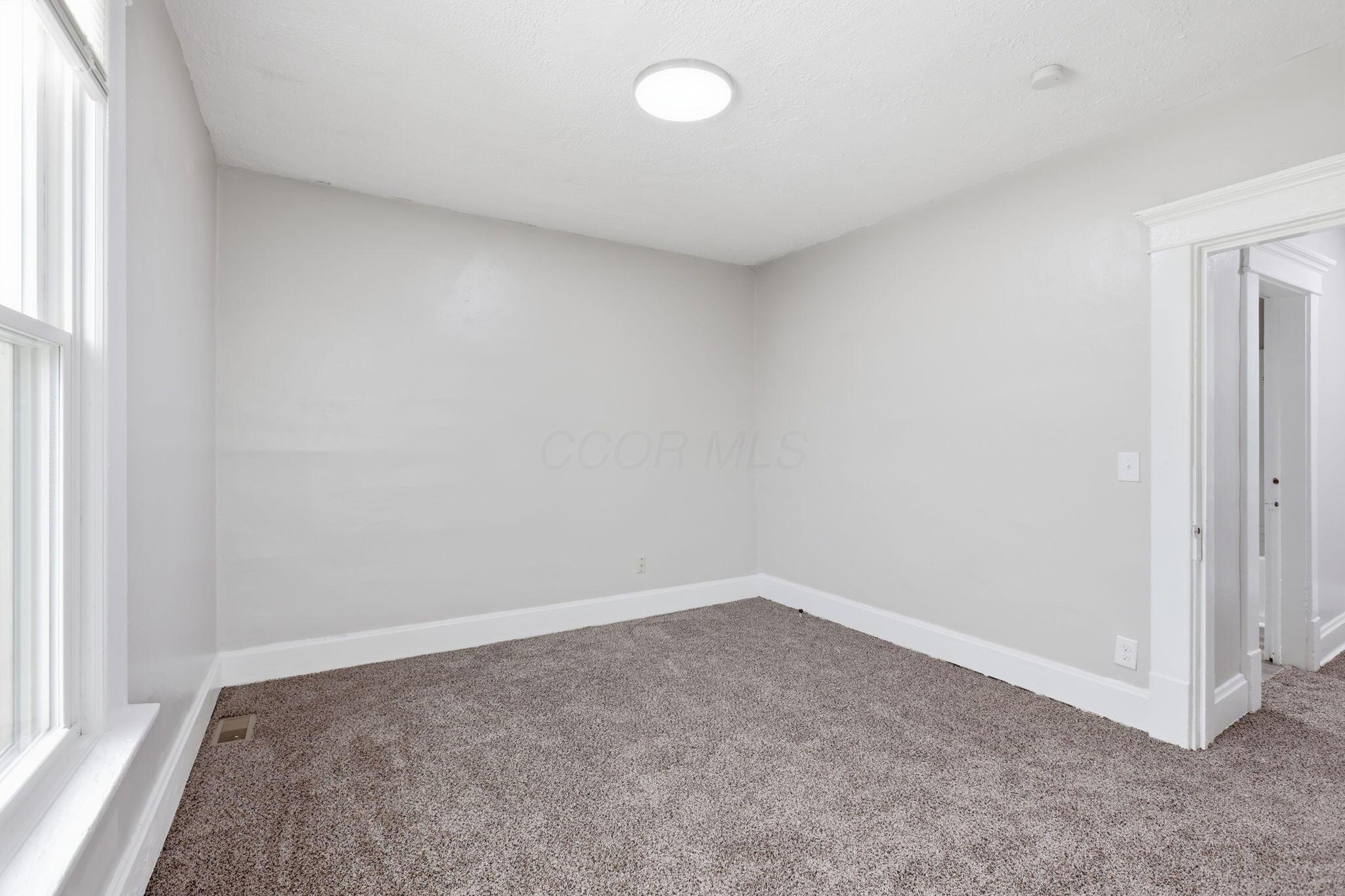 490 E Markison Avenue Property Photo 25