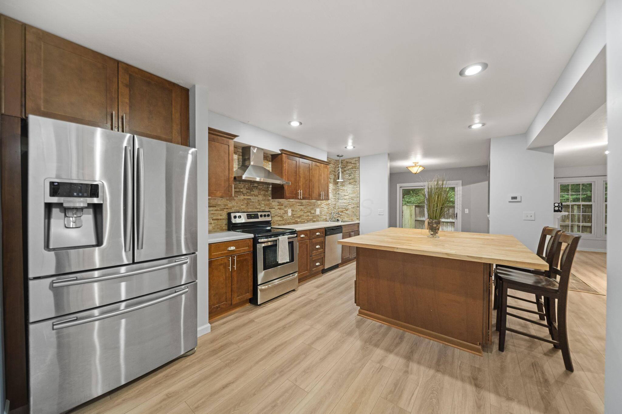 6752 Willow Grove Place E Property Photo 4