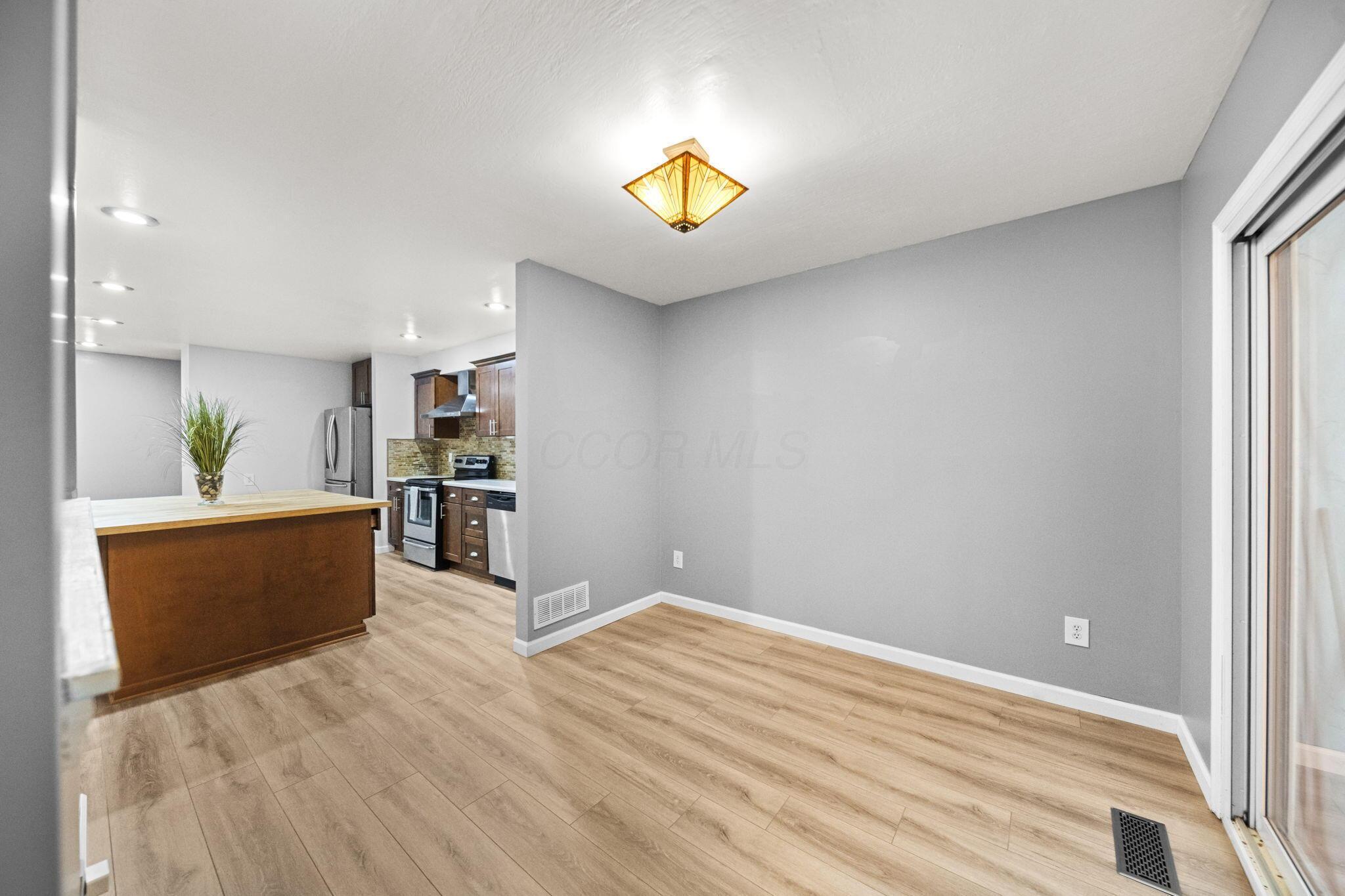 6752 Willow Grove Place E Property Photo 8