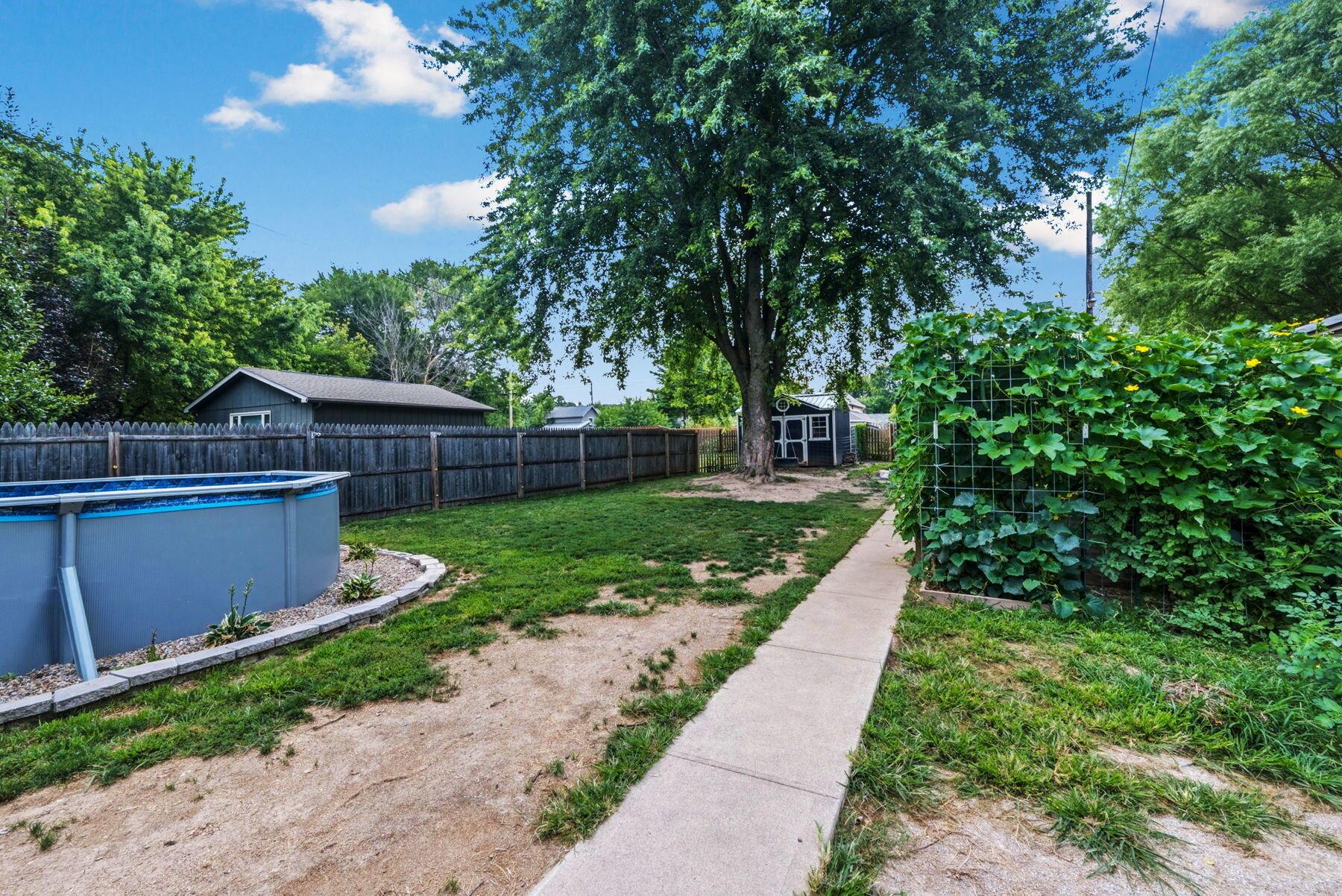 520 Oak Street Property Photo 28