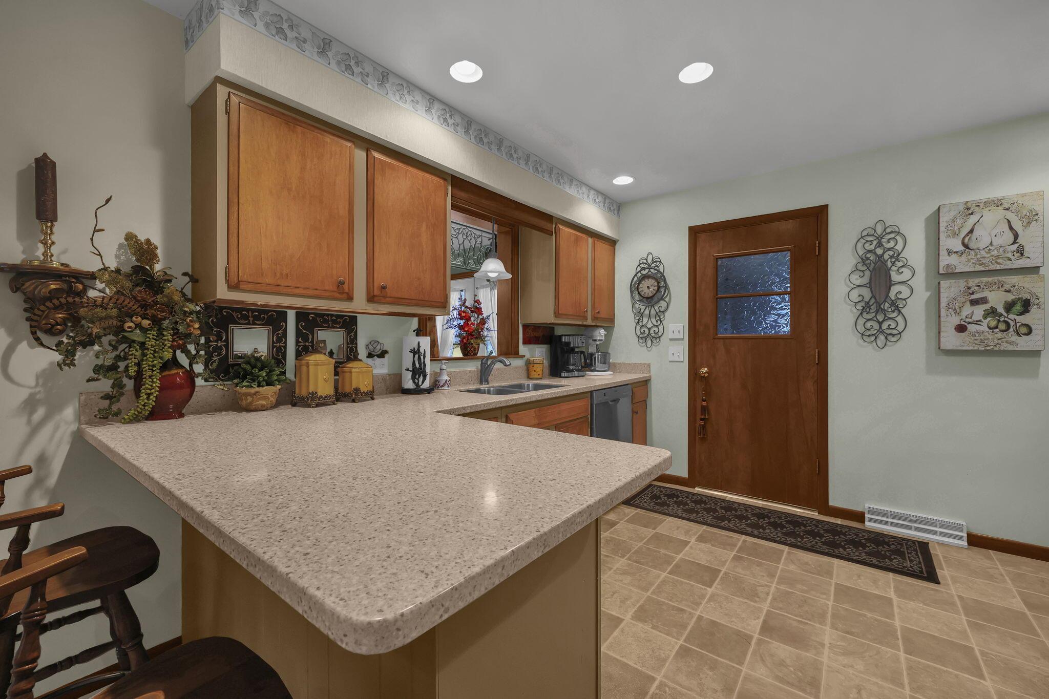 634 Knoll Drive Property Photo 8