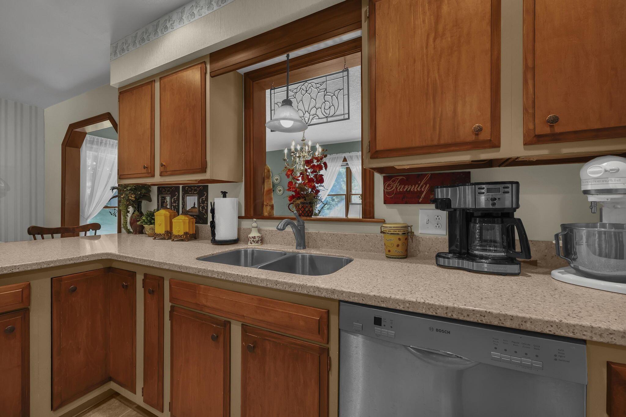 634 Knoll Drive Property Photo 12
