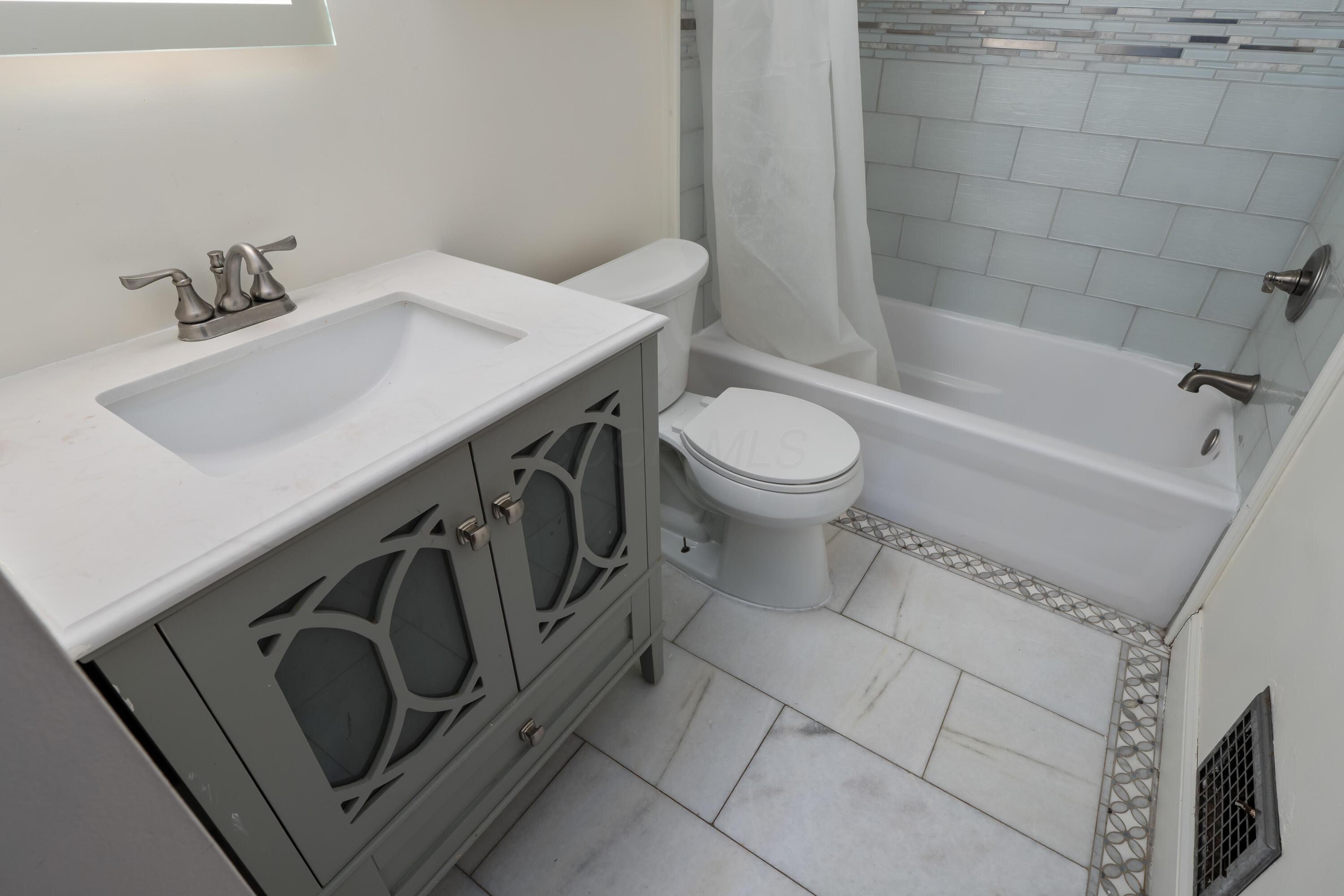 575 Wrexham Avenue Property Photo 30