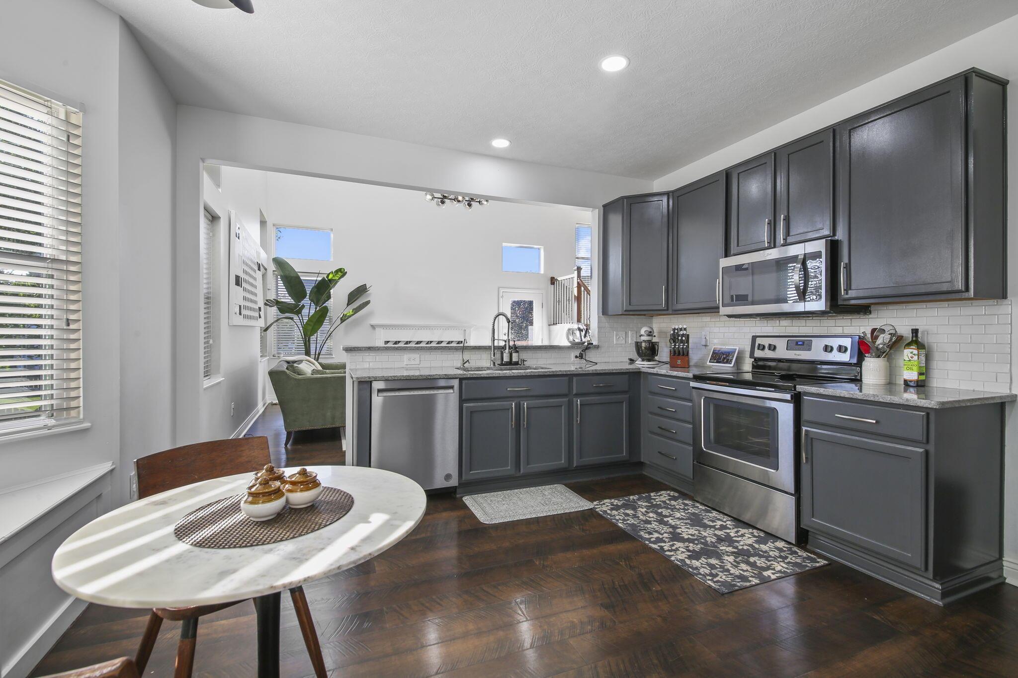 512 Apple Valley Circle Property Photo 11