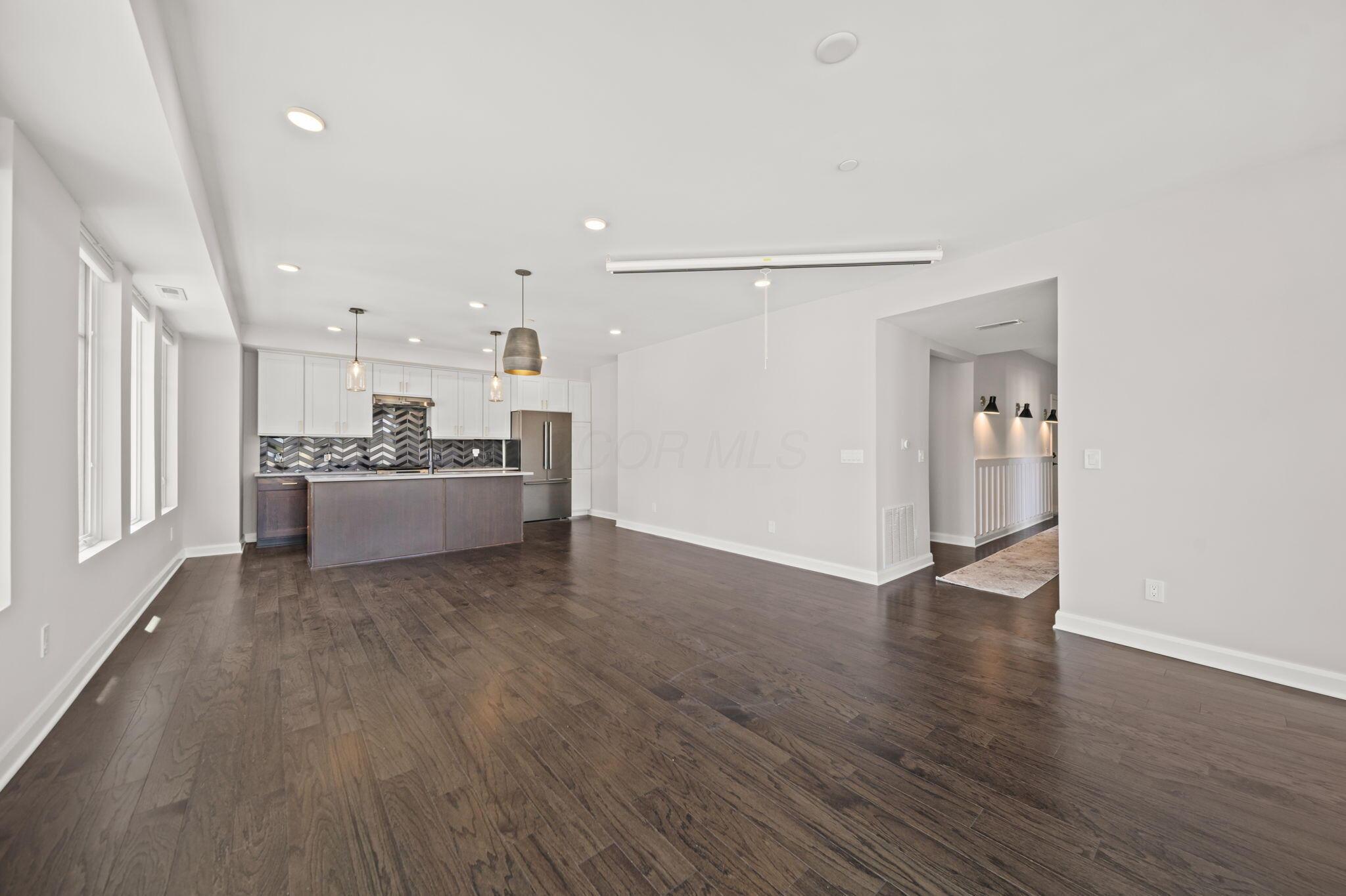207 E 5th Avenue Property Photo 8