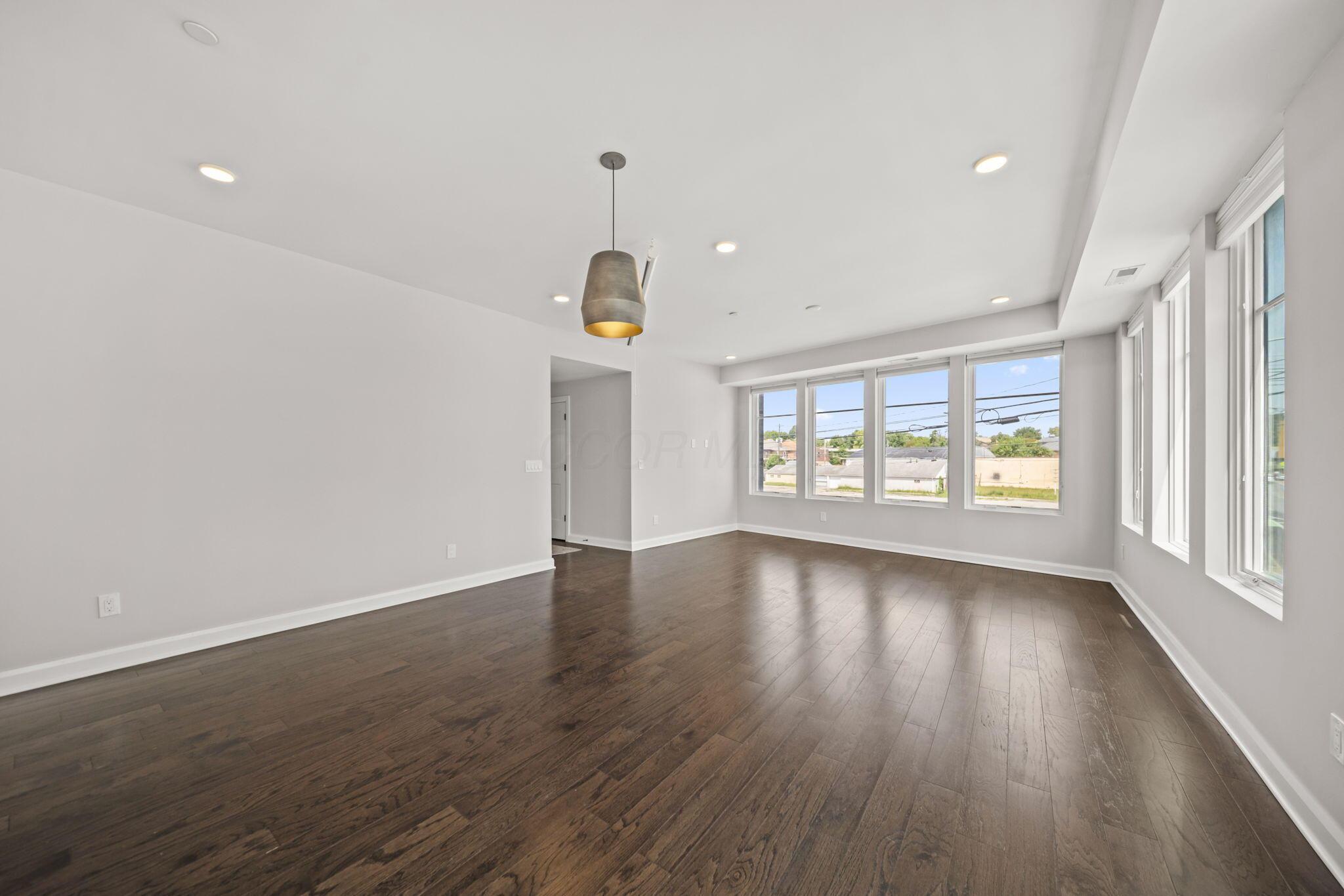 207 E 5th Avenue Property Photo 12