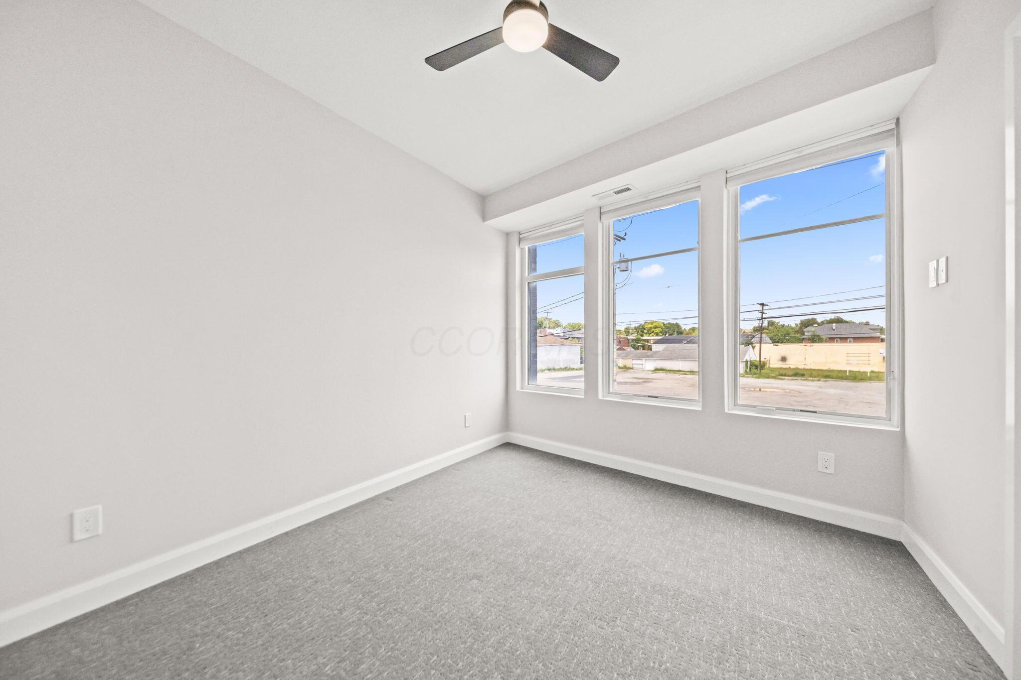 207 E 5th Avenue Property Photo 15