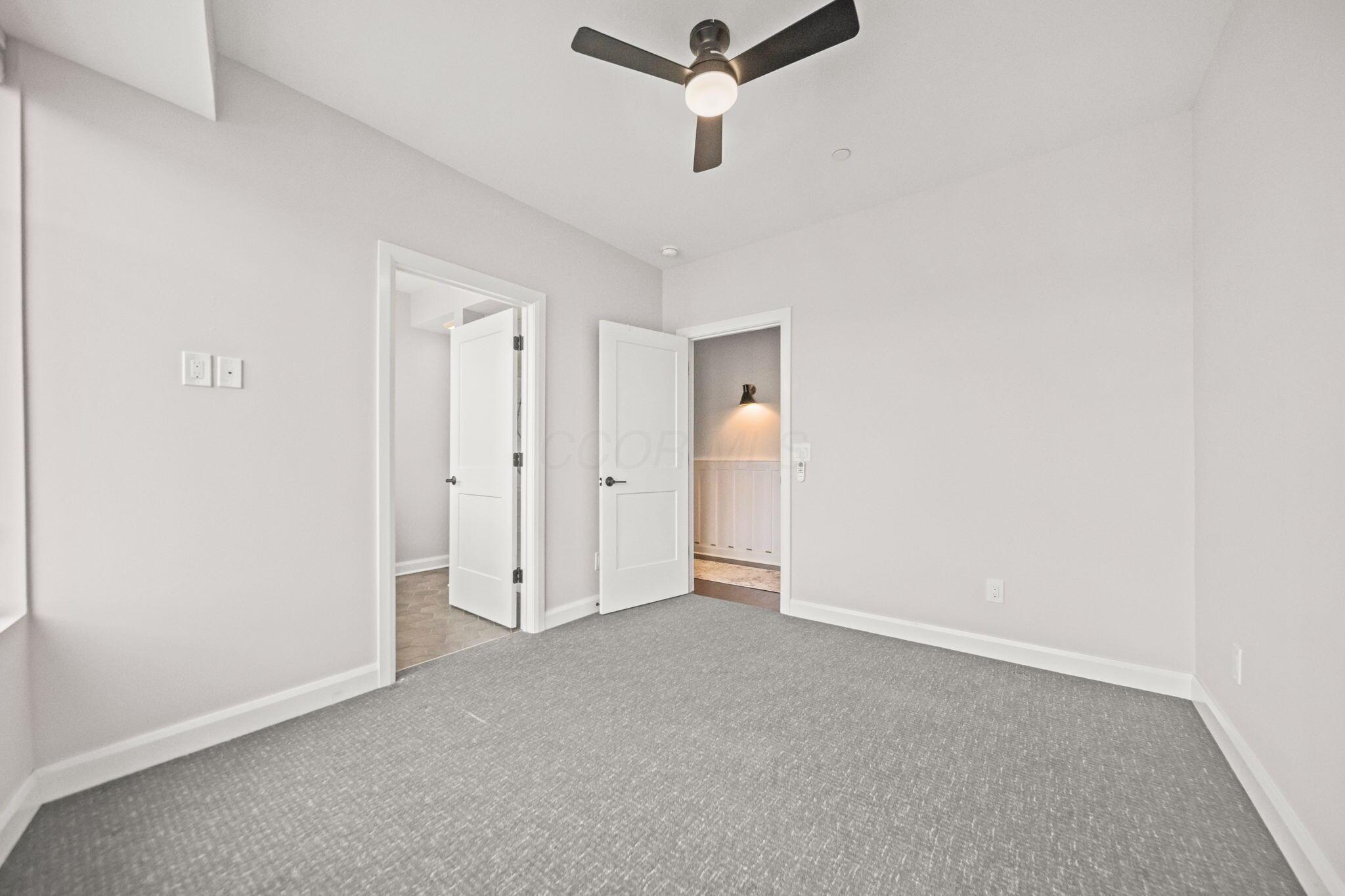 207 E 5th Avenue Property Photo 16