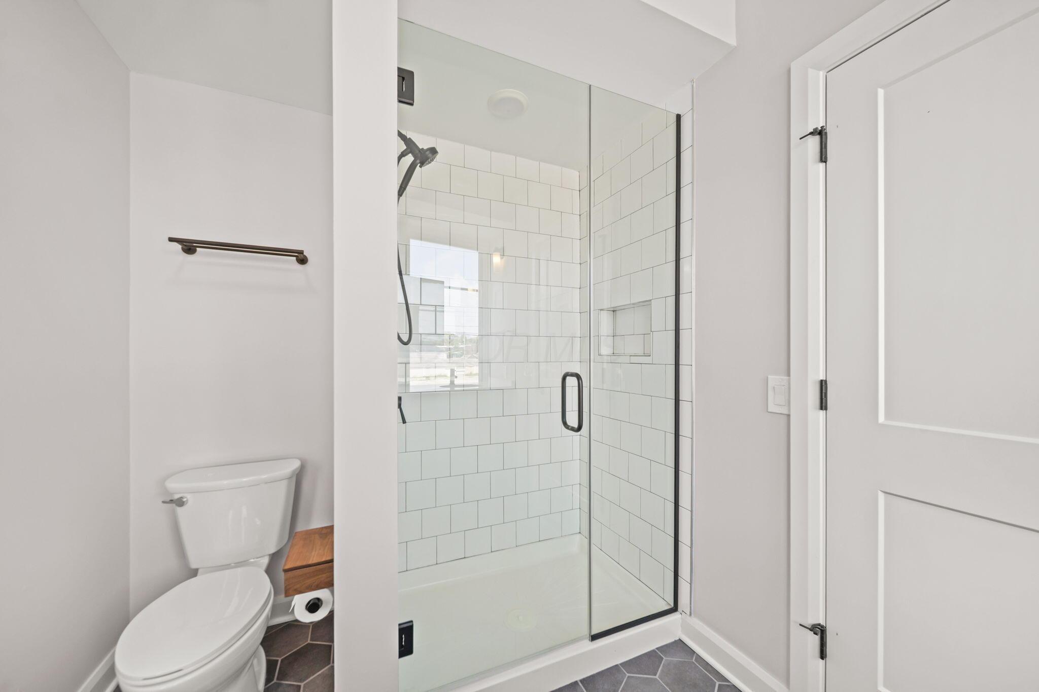 207 E 5th Avenue Property Photo 18