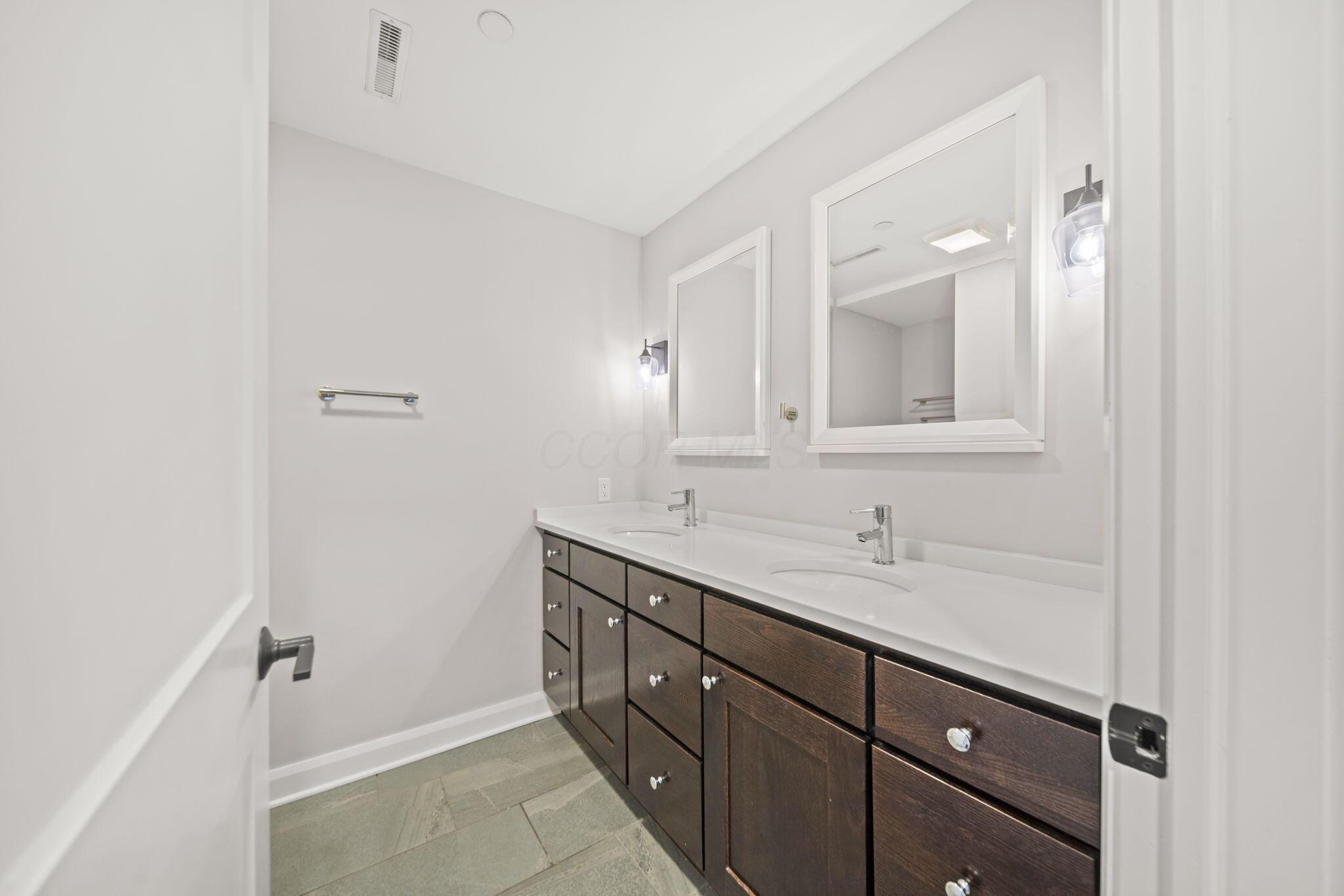 207 E 5th Avenue Property Photo 23