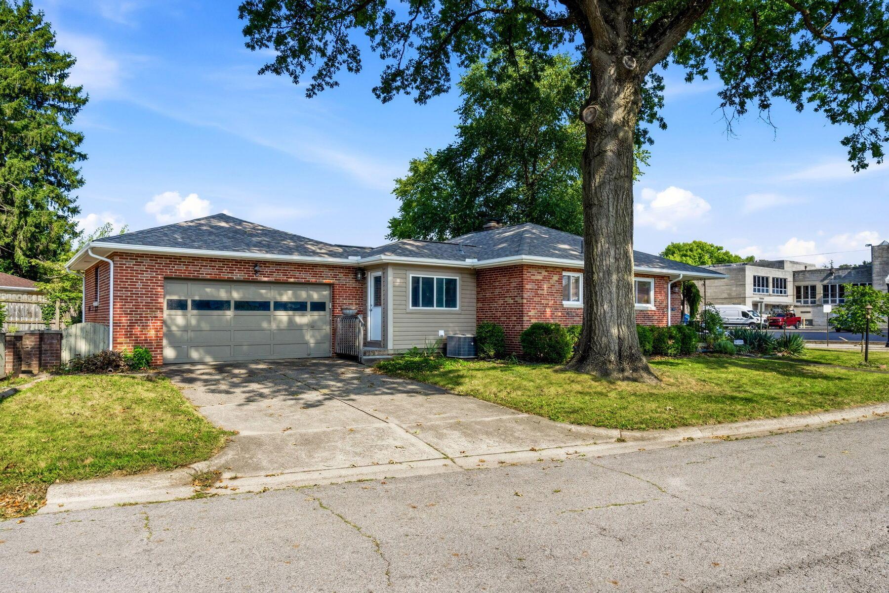 2827 Dover Road Property Photo 1