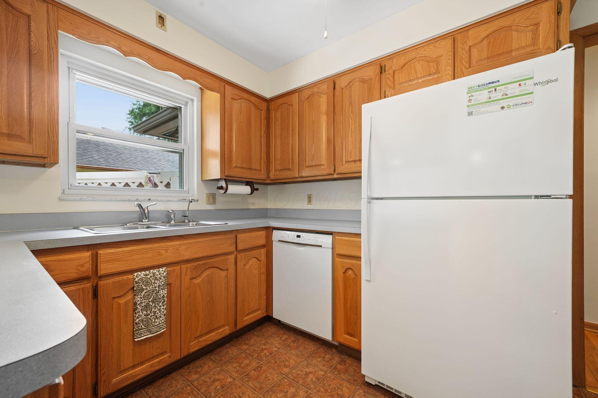 83 Ceramic Drive Property Photo 32