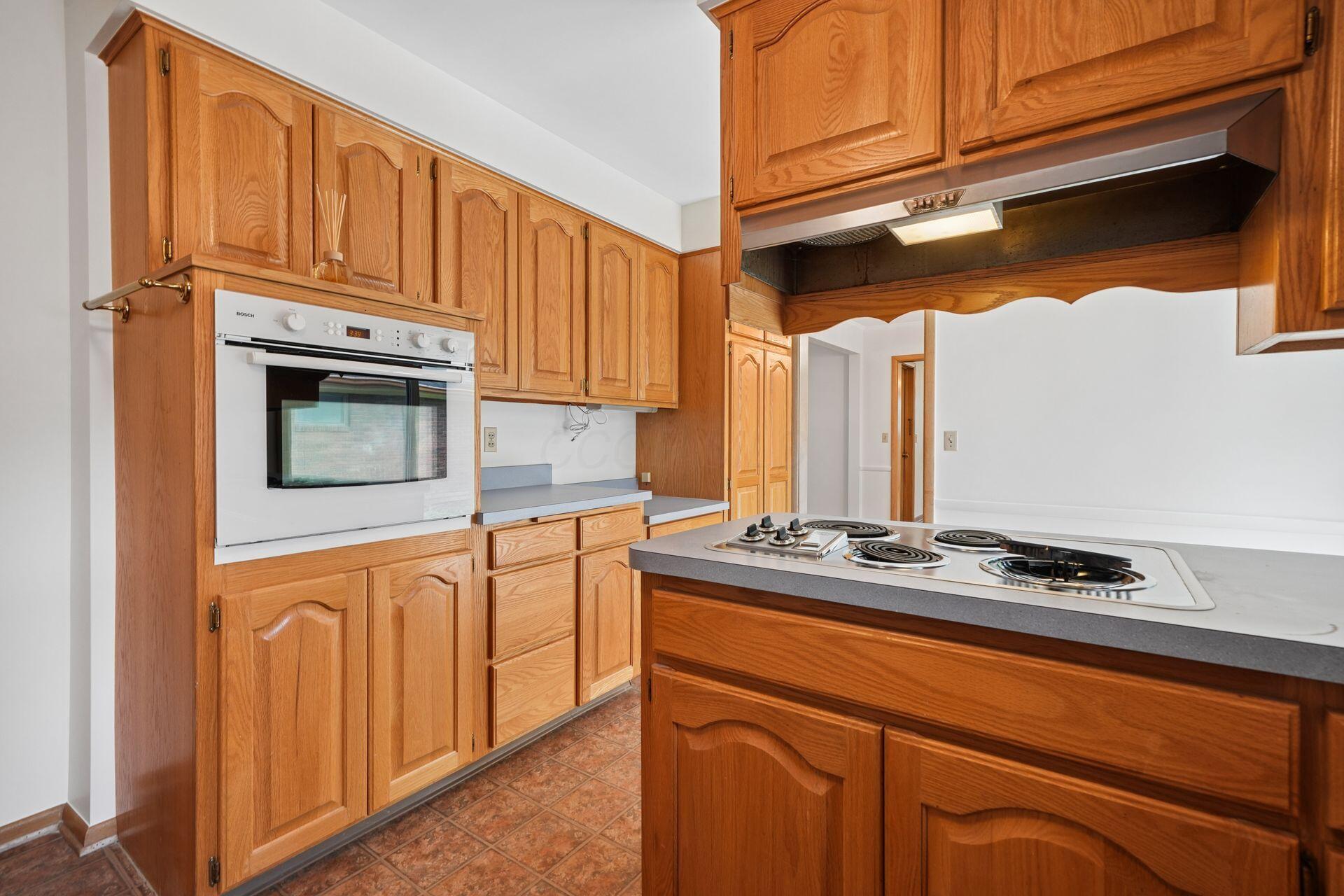 83 Ceramic Drive Property Photo 35