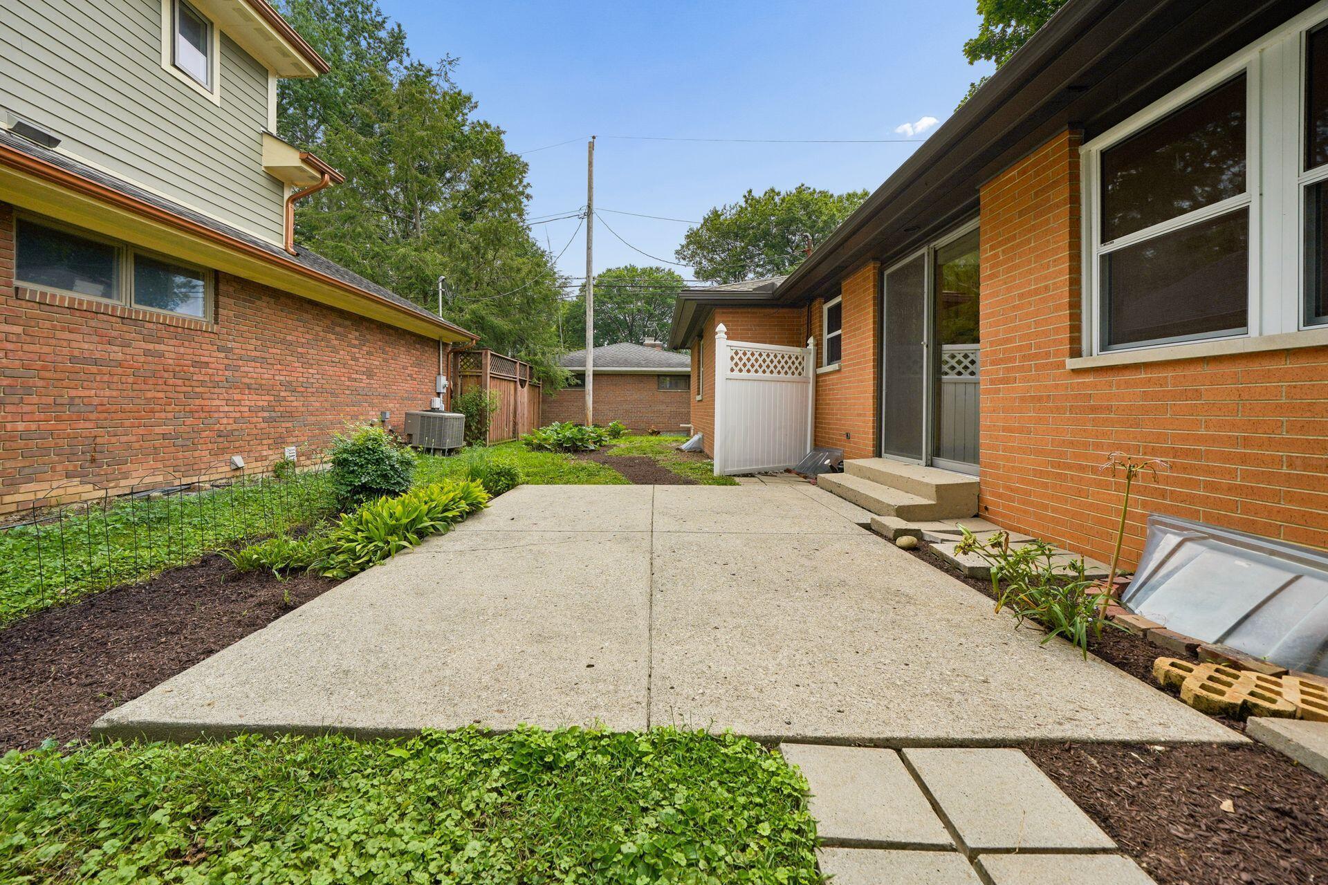 83 Ceramic Drive Property Photo 55